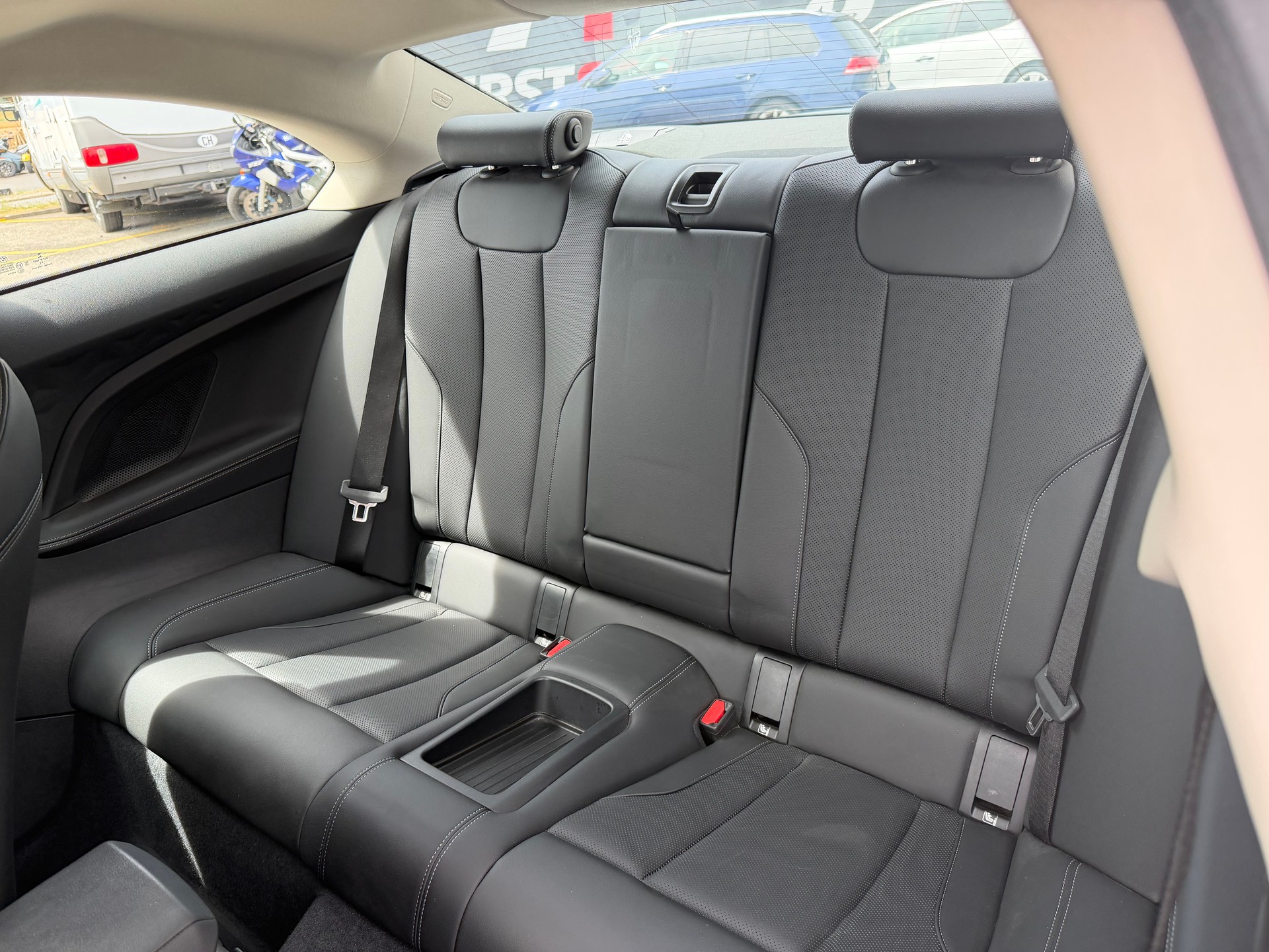 BMW 220i-image-4