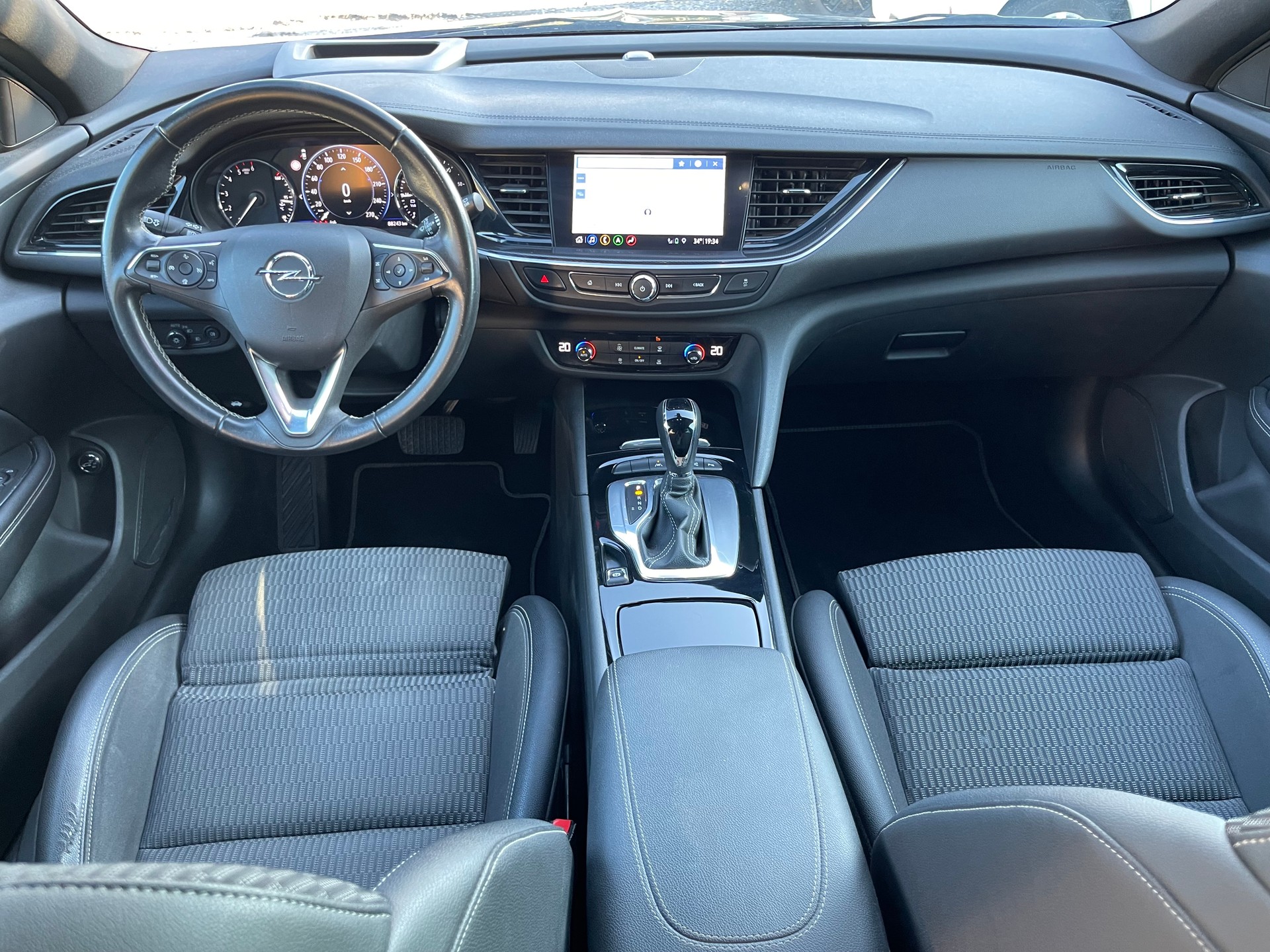 OPEL Insignia 2.0 CDTI Sports Tourer Ultimate Automatic-image-9