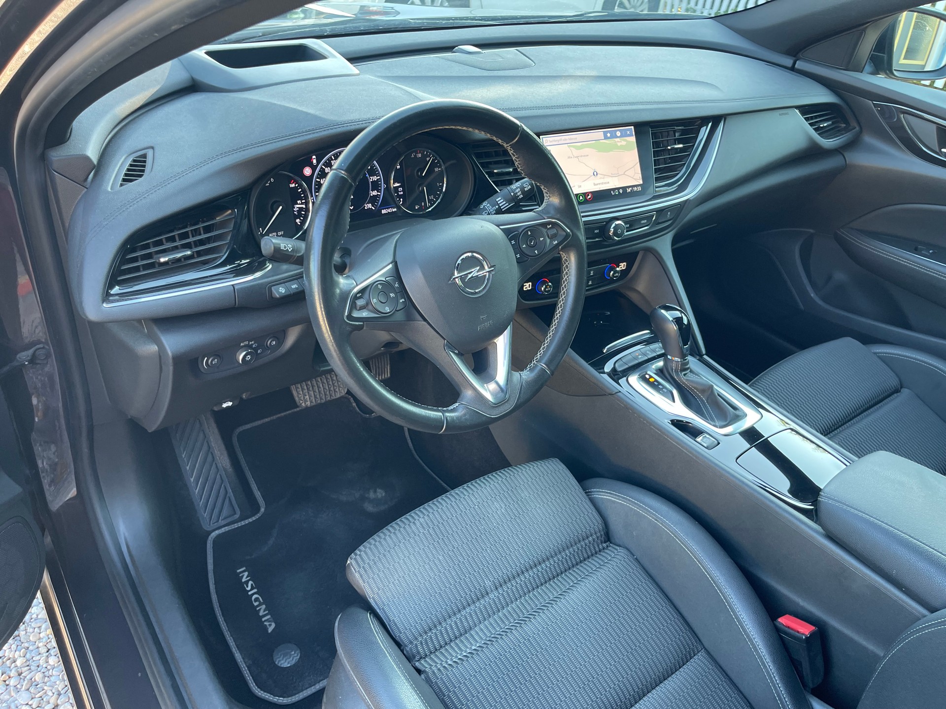 OPEL Insignia 2.0 CDTI Sports Tourer Ultimate Automatic-image-6