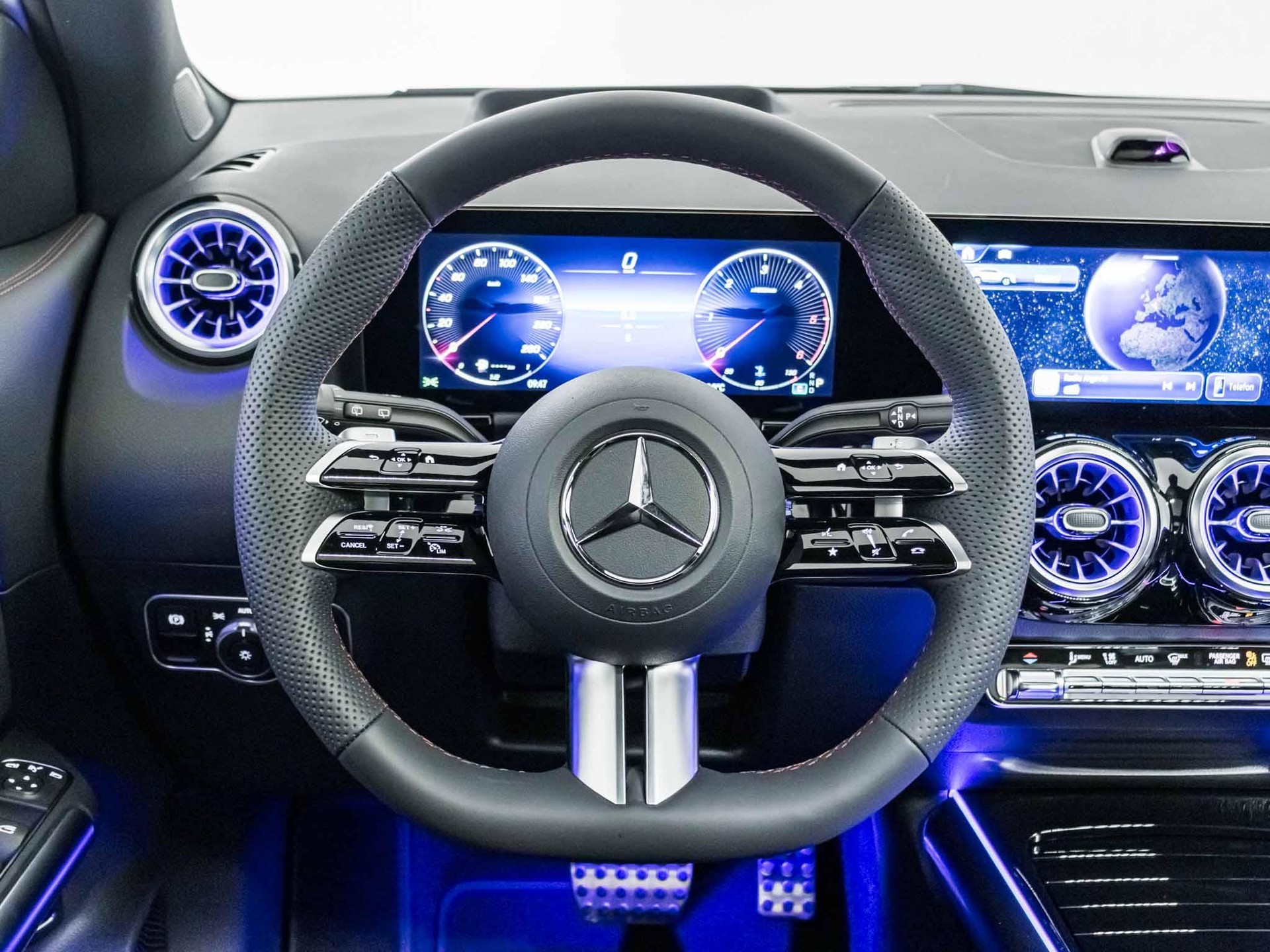 MERCEDES-BENZ GLA 220 d 4MATIC "Swiss Star"-image-11