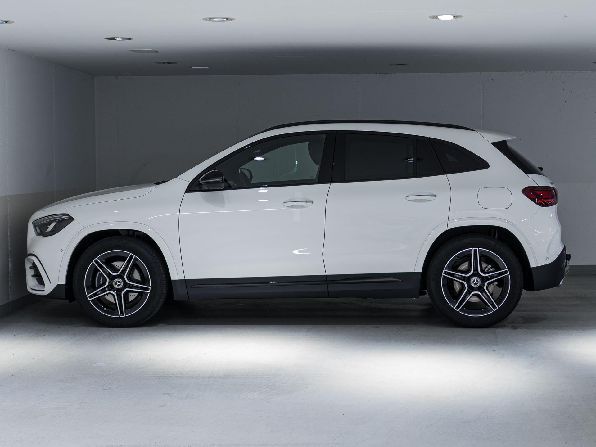 MERCEDES-BENZ GLA 220 d 4MATIC "Swiss Star"-image-4