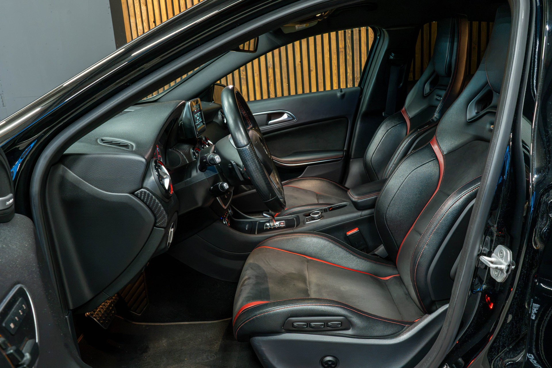 MERCEDES-BENZ A 45 AMG 4Matic Speedshift 7G-DCT-image-8