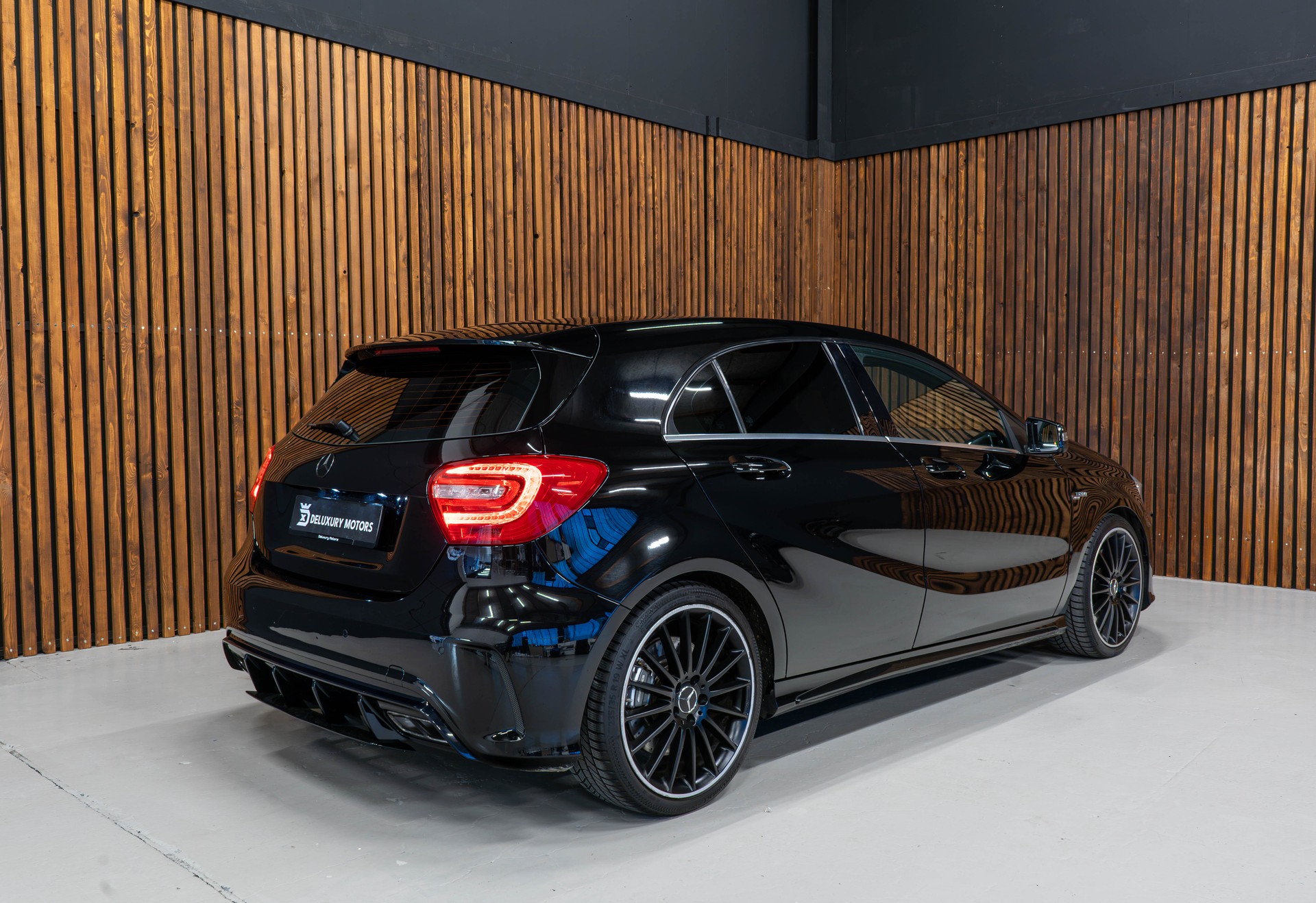 MERCEDES-BENZ A 45 AMG 4Matic Speedshift 7G-DCT-showroom-element-1