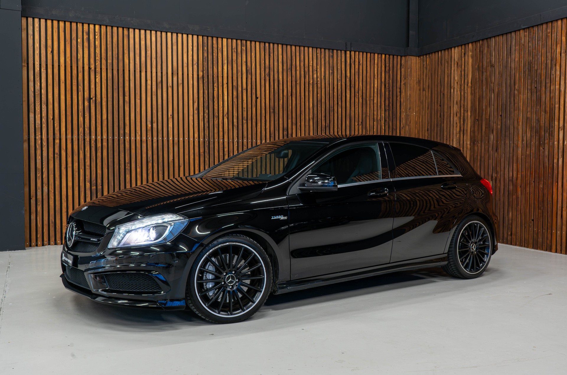 MERCEDES-BENZ A 45 AMG 4Matic Speedshift 7G-DCT-showroom-element-2