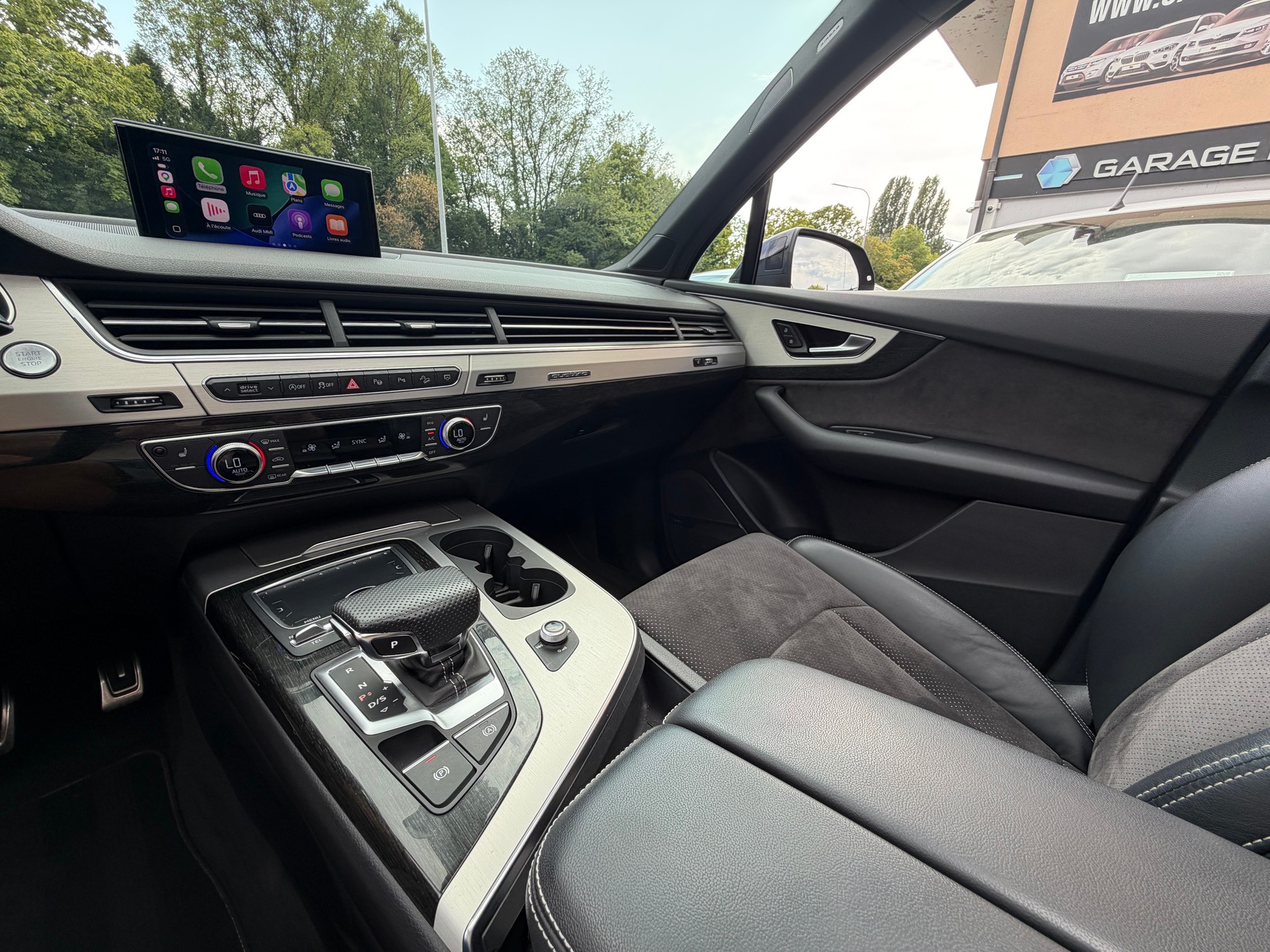AUDI Q7 50 TDI quattro tiptronic S-Line 7 Places-image-29