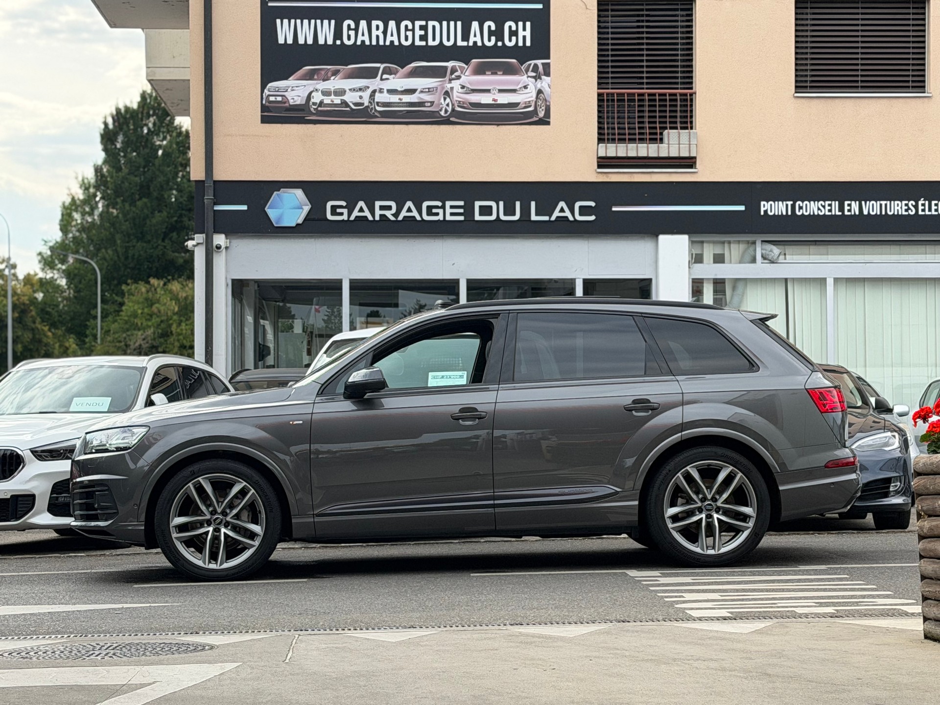 AUDI Q7 50 TDI quattro tiptronic S-Line 7 Places-showroom-element-3