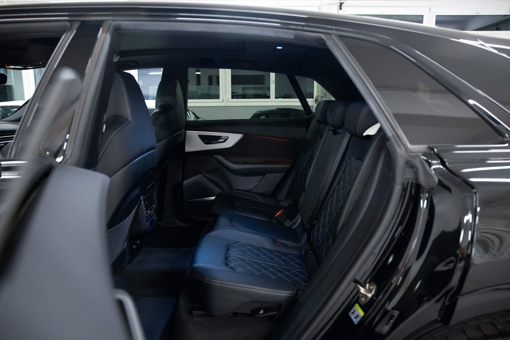 AUDI Q8 50 TDI quattro tiptronic S-line-image-21