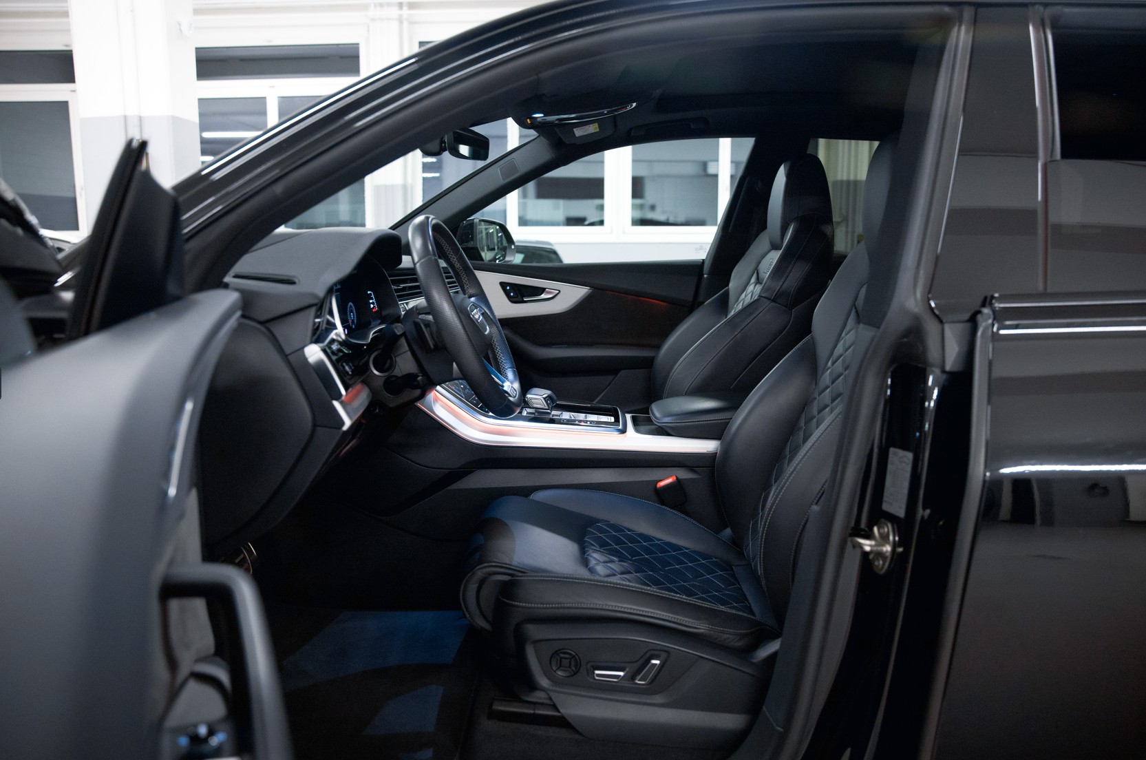AUDI Q8 50 TDI quattro tiptronic S-line-image-18