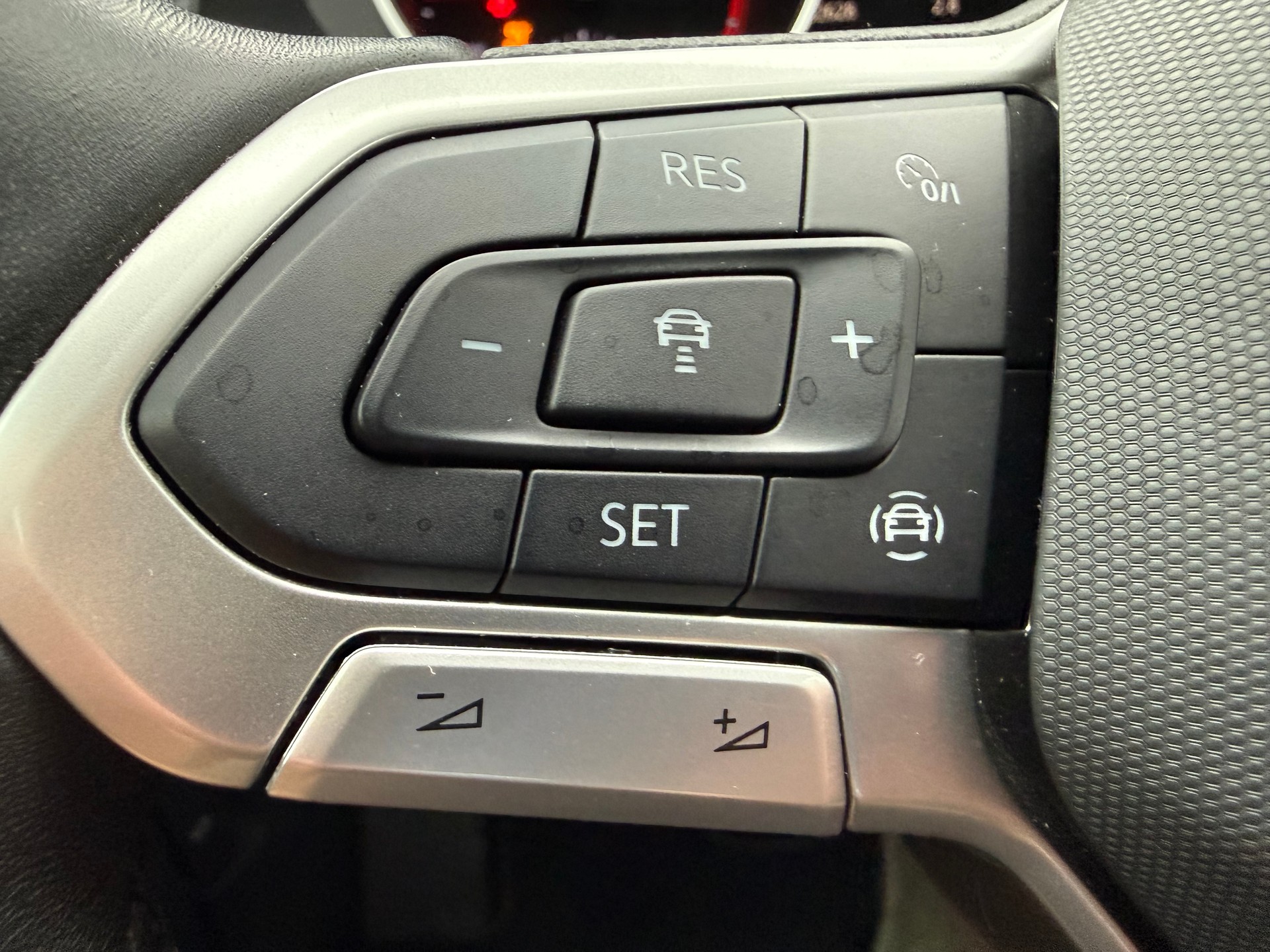 VW Tiguan 2.0 TDI SCR Life 4Motion DSG 4x4-image-5