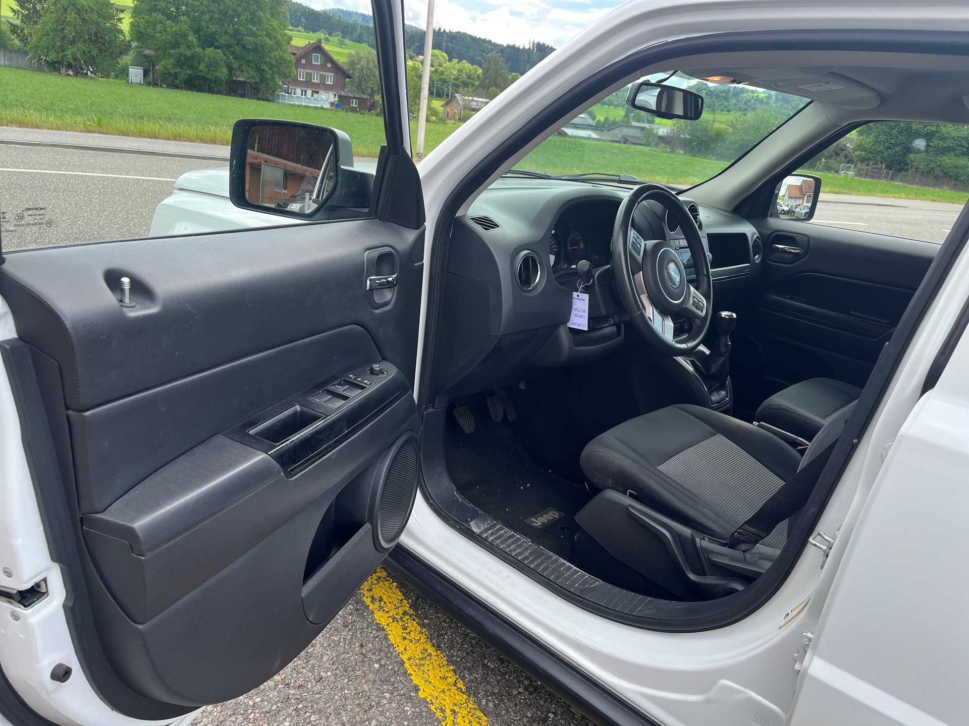 JEEP Benzin frisch MFK und frisch Servic Handschaltung-image-14
