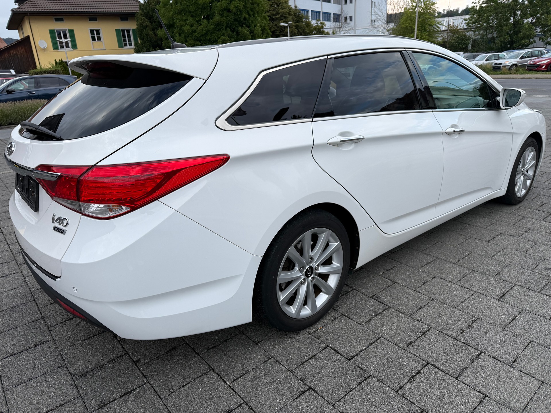 HYUNDAI i40 Wagon 1.7 CRDI Premium-image-5