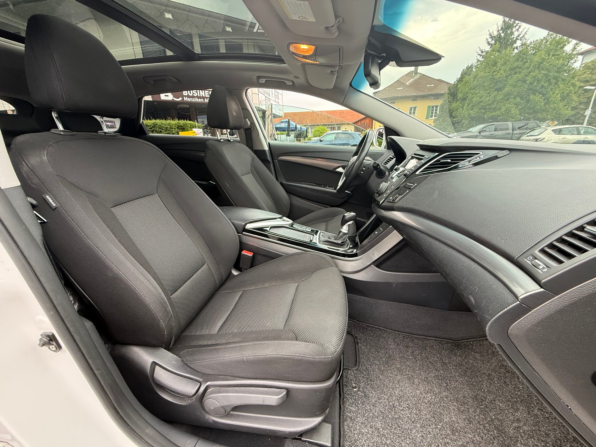 HYUNDAI i40 Wagon 1.7 CRDI Premium-image-9