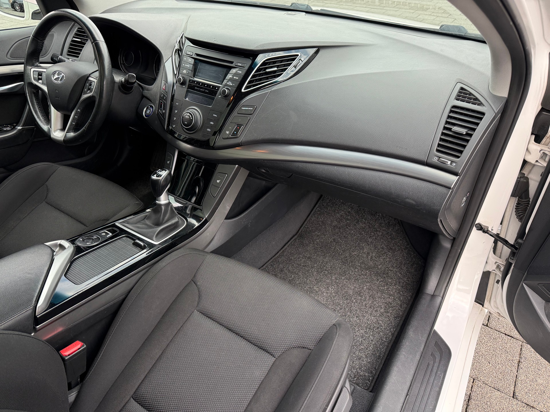 HYUNDAI i40 Wagon 1.7 CRDI Premium-image-7