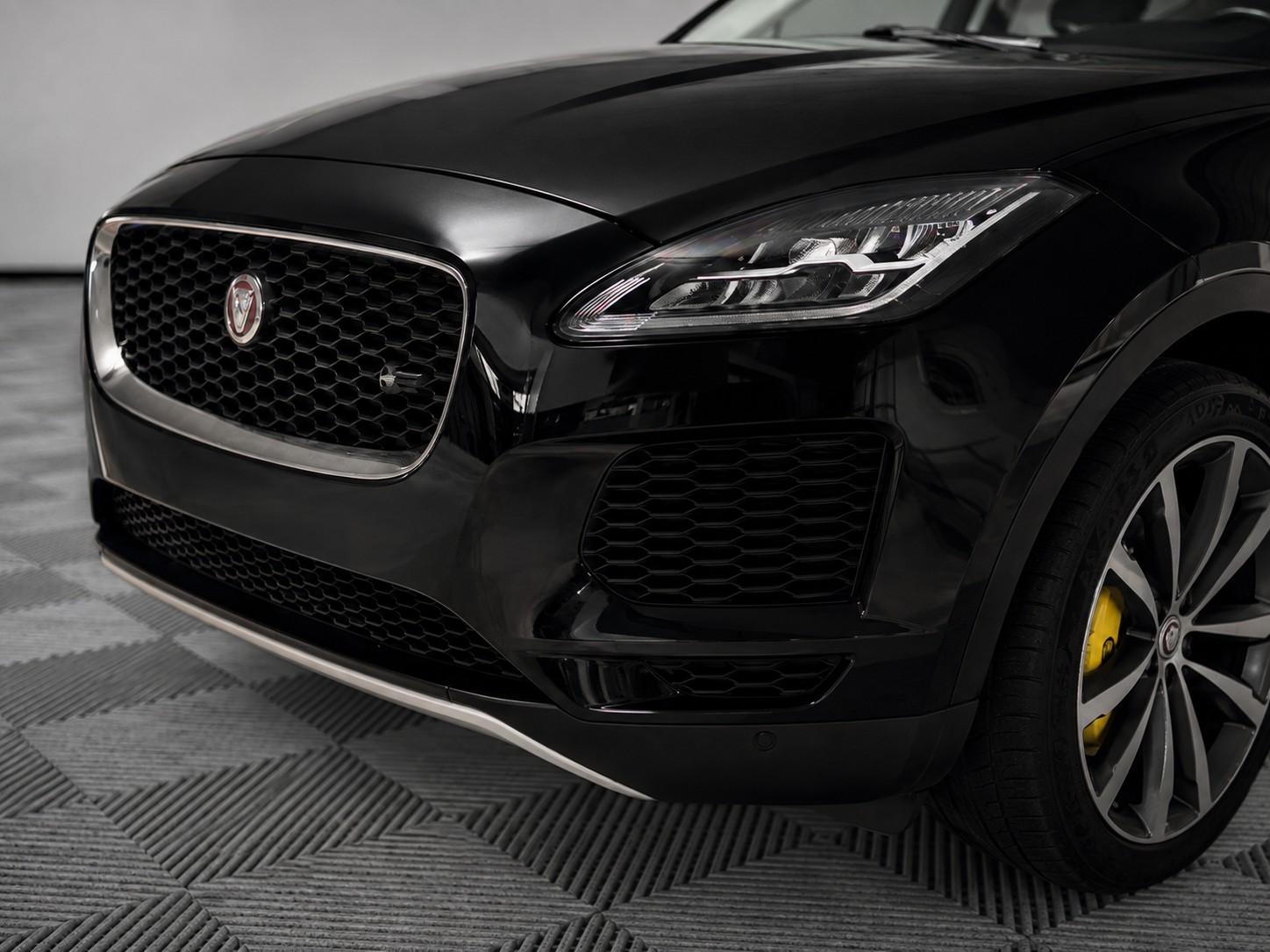 JAGUAR E-Pace 2.0d D240 S AWD Automatik-showroom-element-1