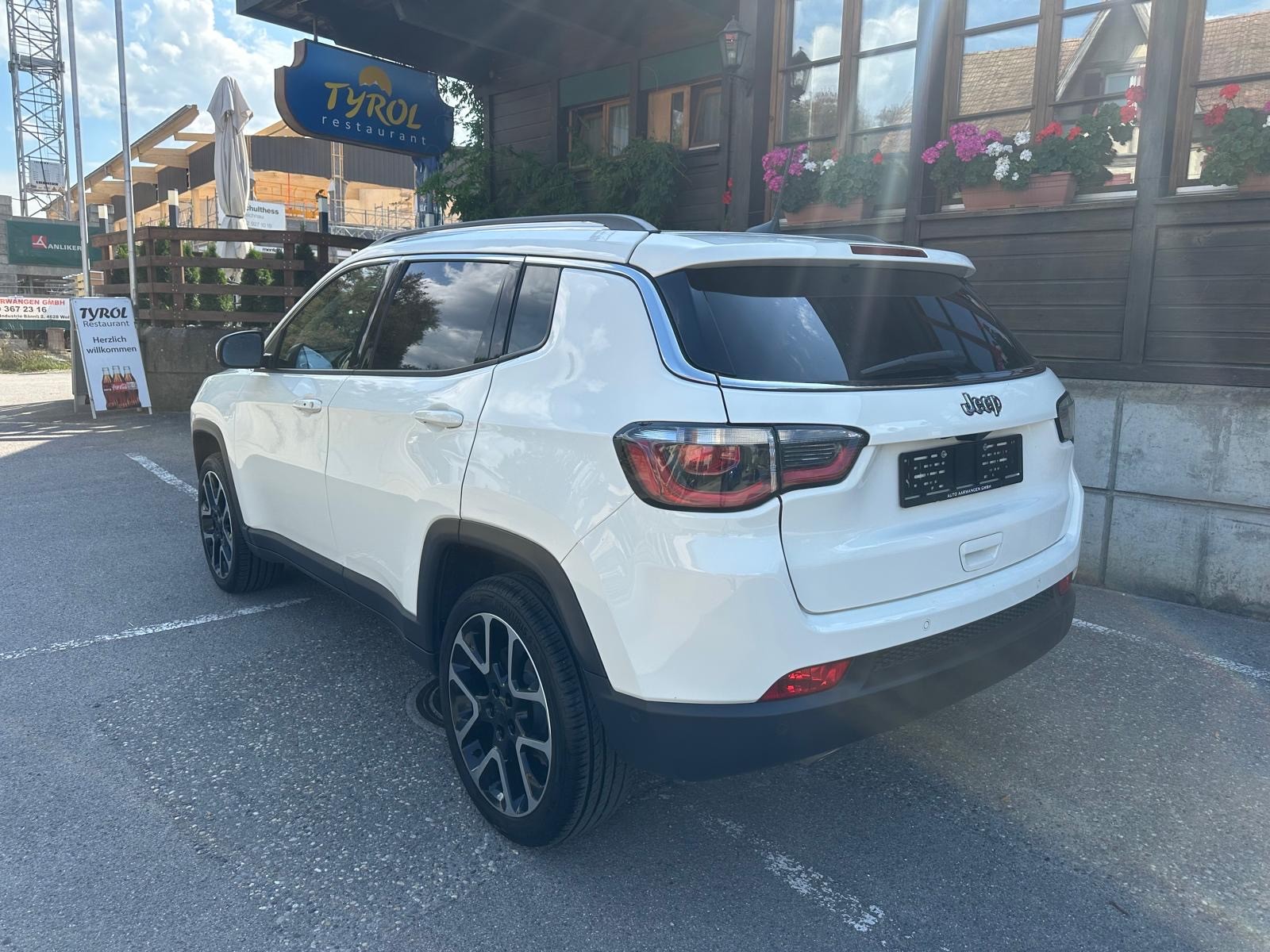JEEP Compass 2.0CRD Limited AWD 9ATX-showroom-element-3