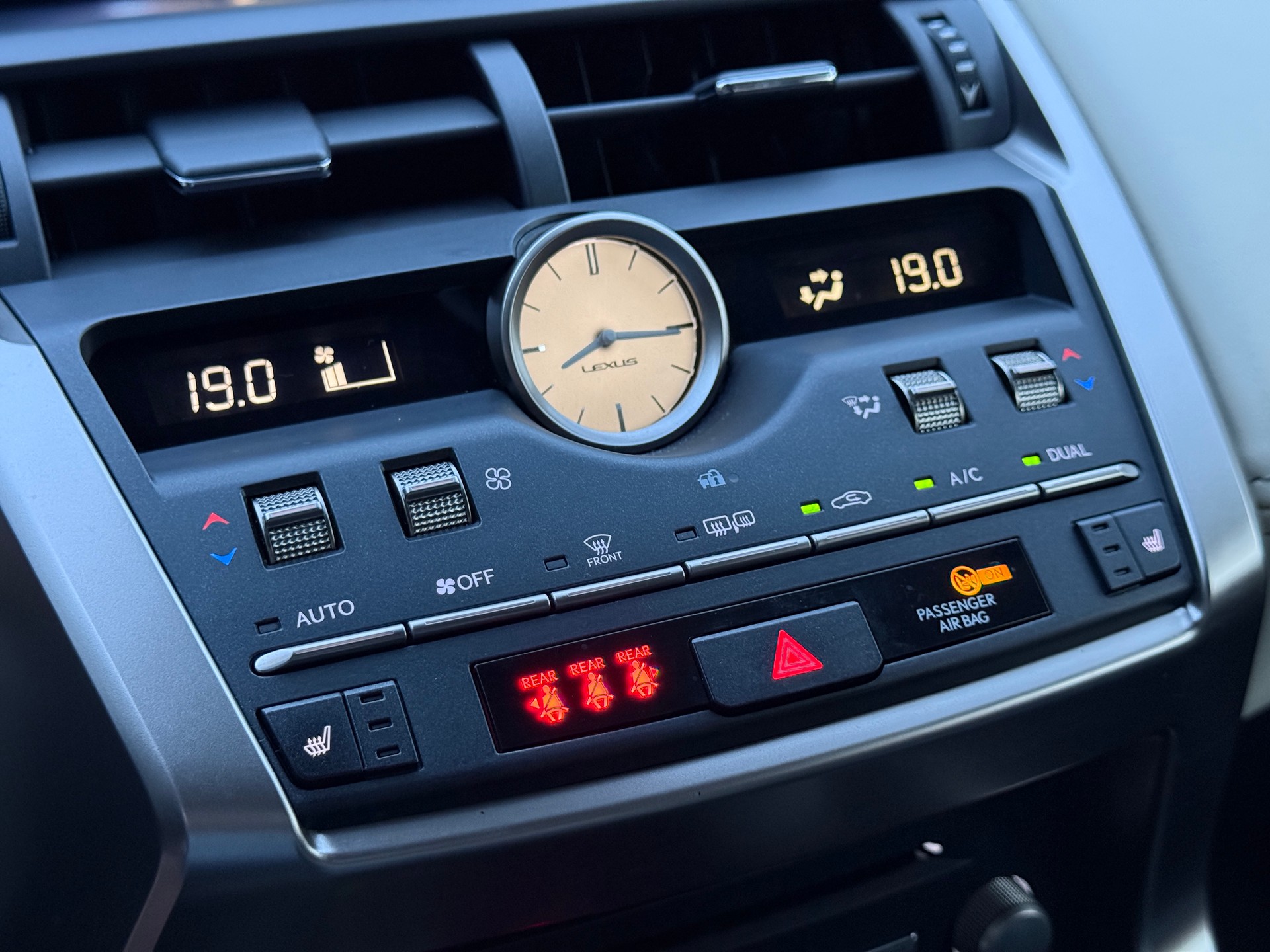 LEXUS NX 300h Celebrating 30 E-Four Automatic-image-11