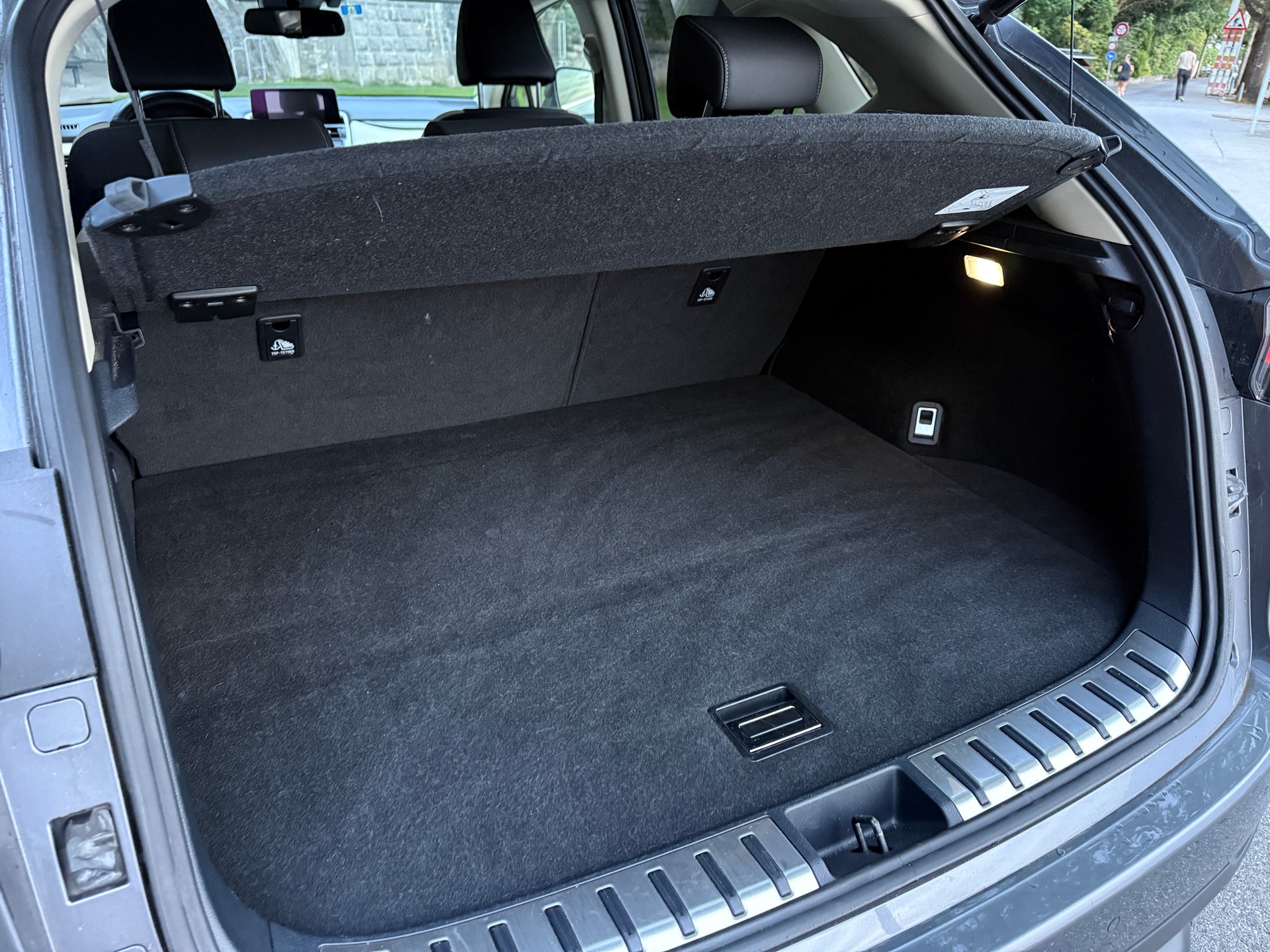LEXUS NX 300h Celebrating 30 E-Four Automatic-image-17
