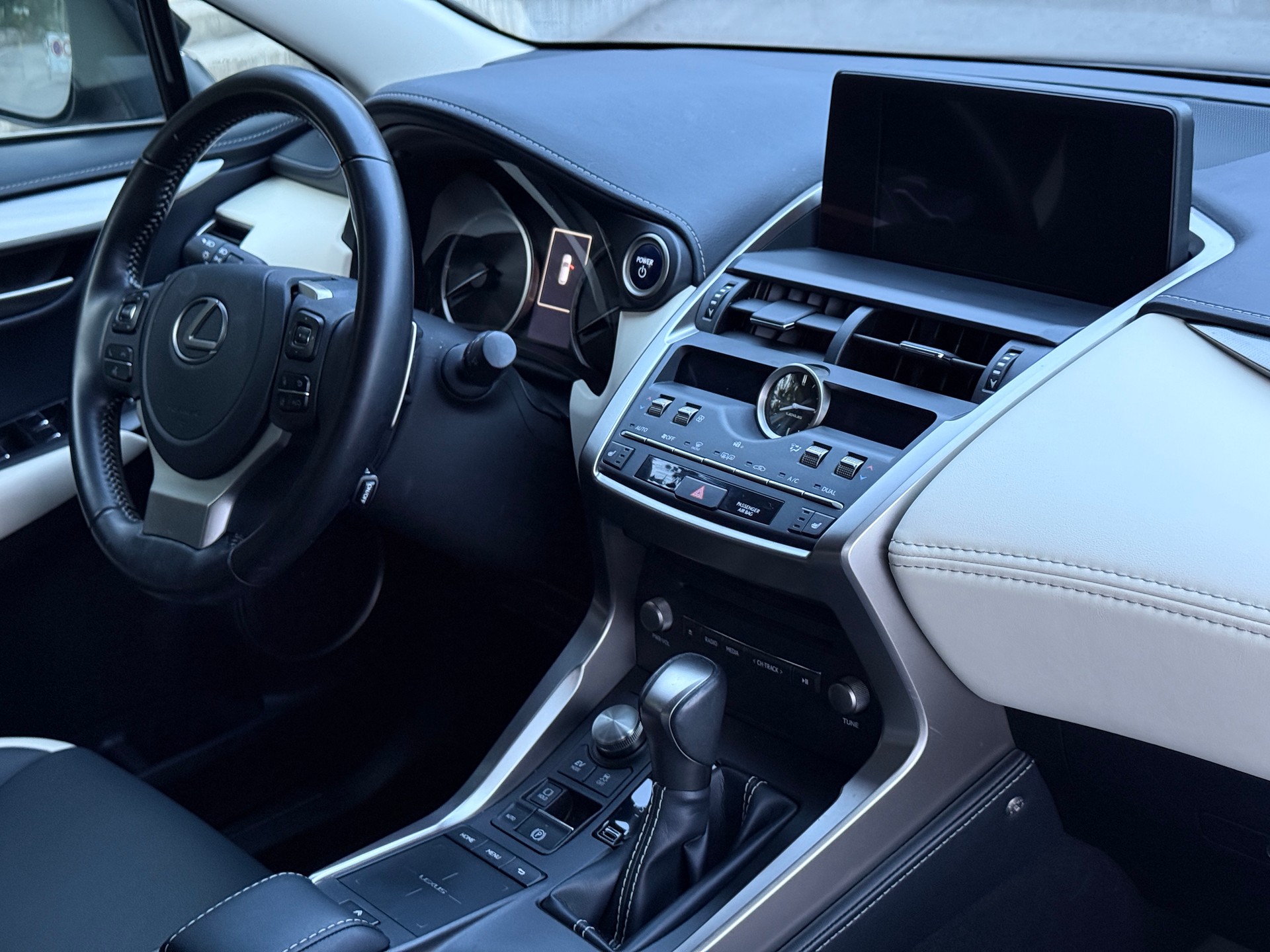 LEXUS NX 300h Celebrating 30 E-Four Automatic-image-9