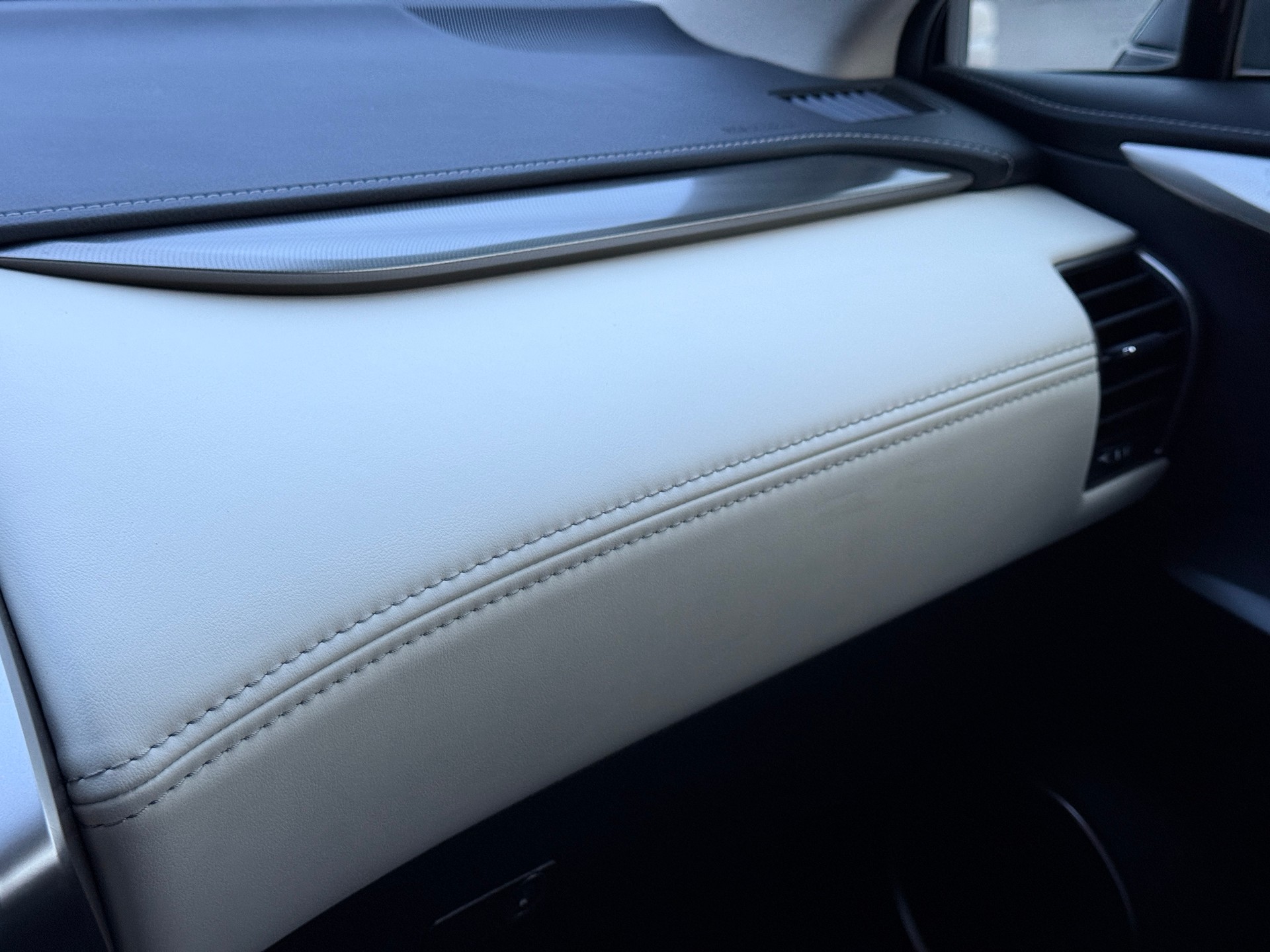 LEXUS NX 300h Celebrating 30 E-Four Automatic-image-14