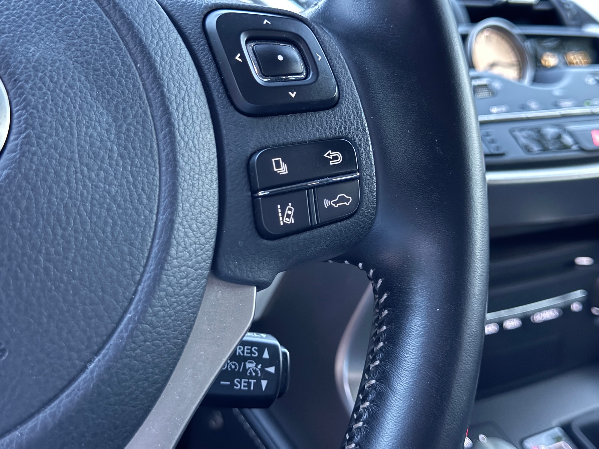 LEXUS NX 300h Celebrating 30 E-Four Automatic-image-13