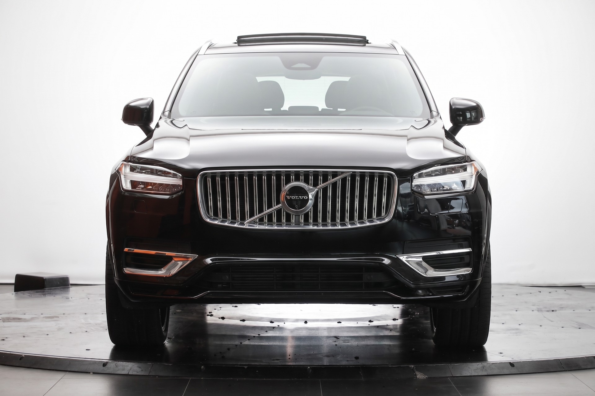 VOLVO XC90 T8 eAWD PluginHybrid Plus Bright Geartronic-showroom-element-1
