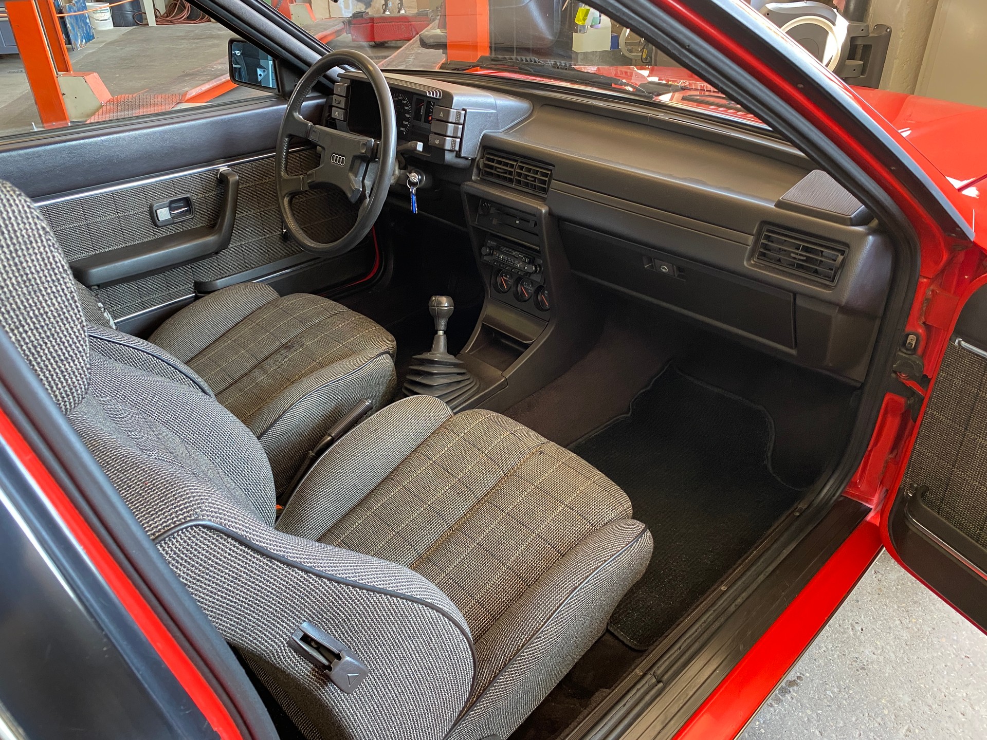 AUDI 2.2 GT 5 E-image-3