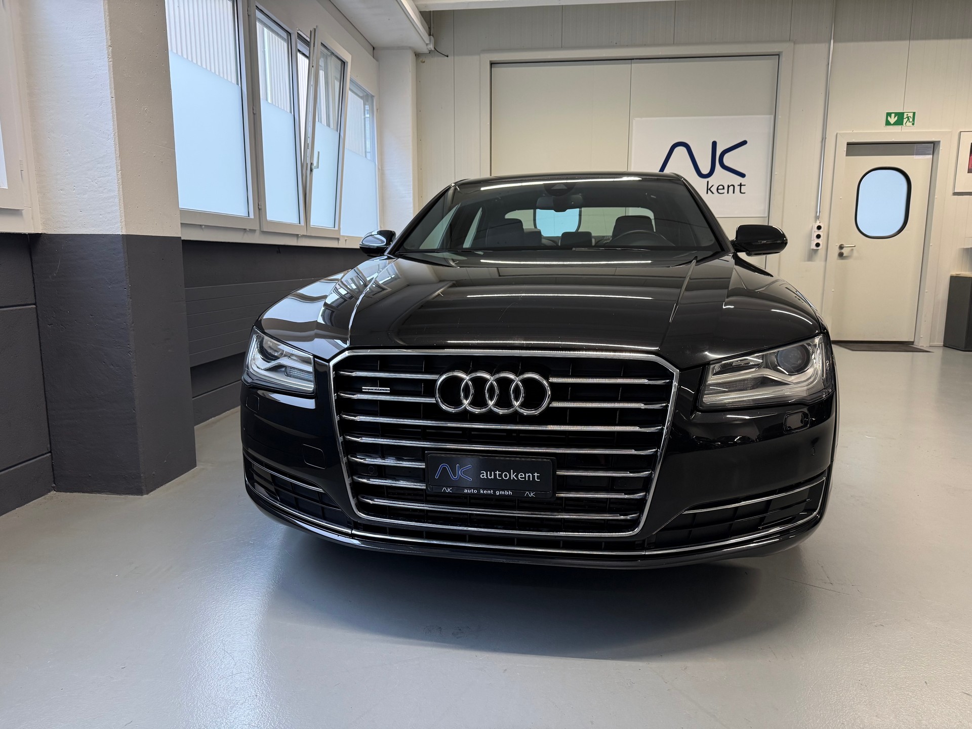 AUDI A8 3.0 TDI quattro tiptronic-showroom-element-1