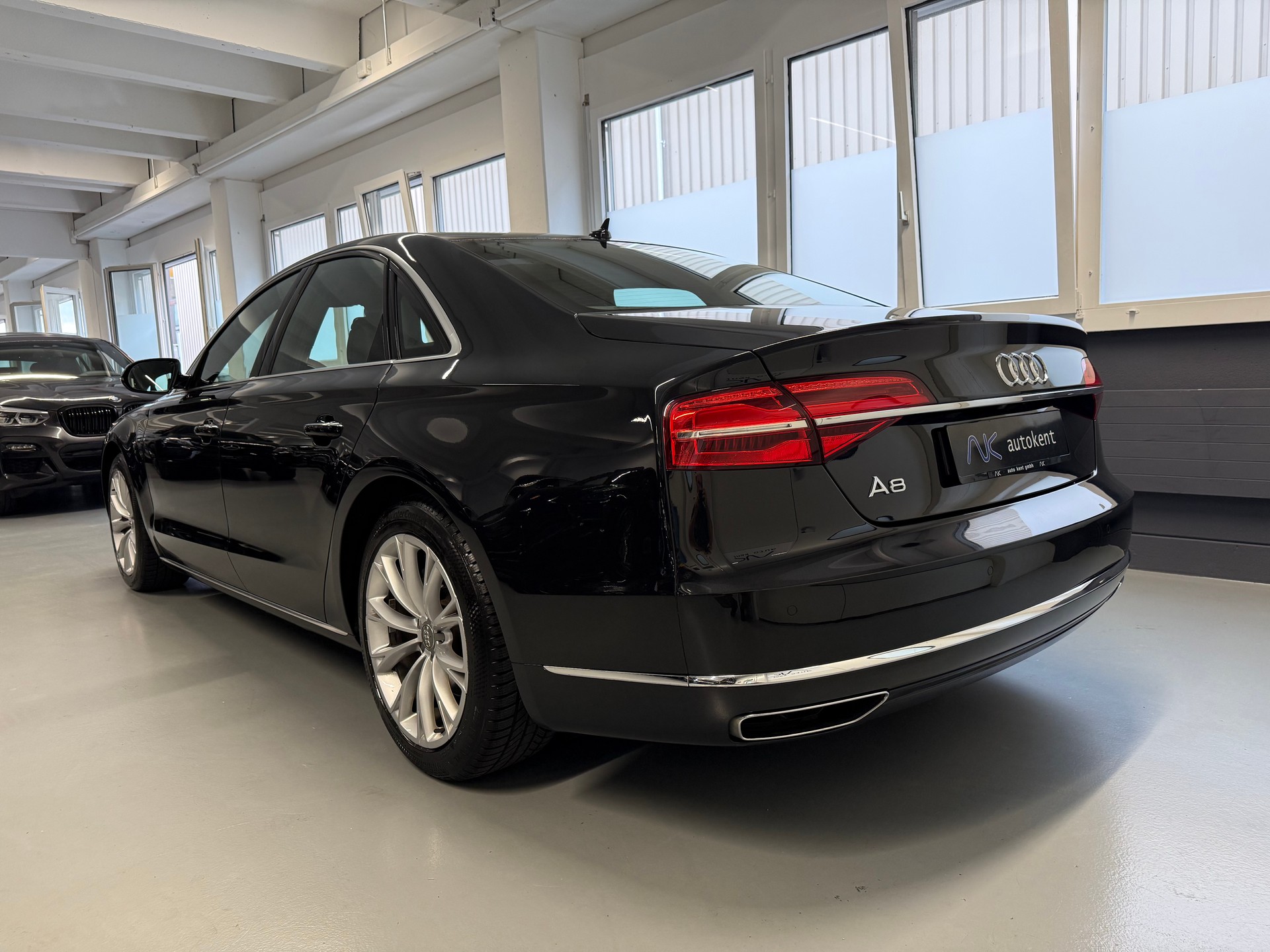 AUDI A8 3.0 TDI quattro tiptronic-showroom-element-3