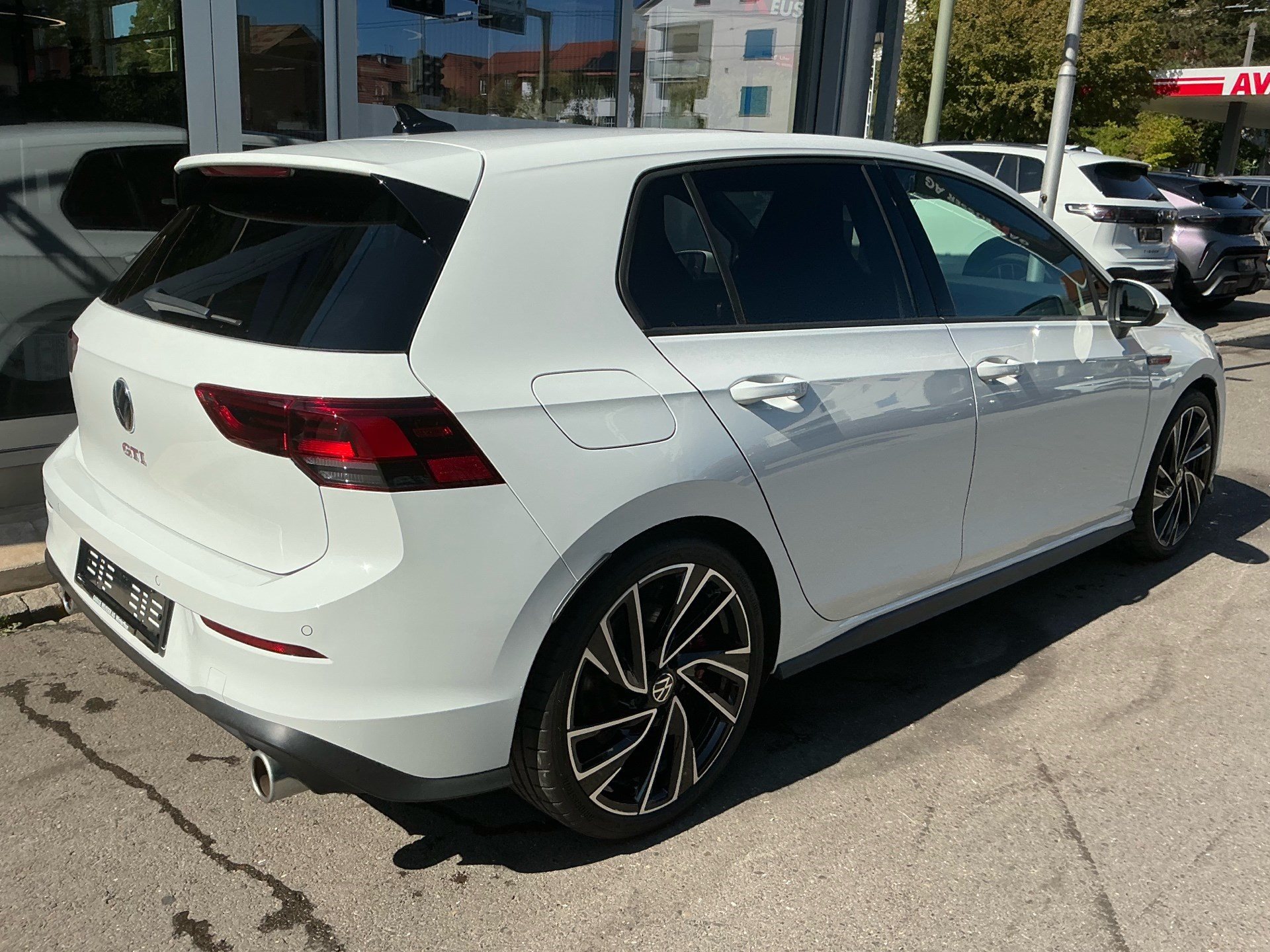 VW Golf VIII GTI 245 PS *** SCHALTGETRIEBE MIT PANORAMADACH ***-showroom-element-3