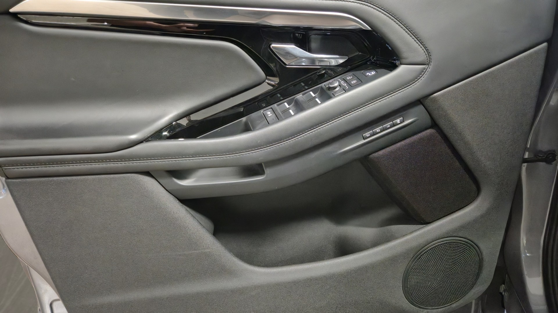 LAND ROVER Range Rover Evoque R-Dynamic P 300e HSE AT8 LEASING à partir de CHF 420.-/mois-image-6