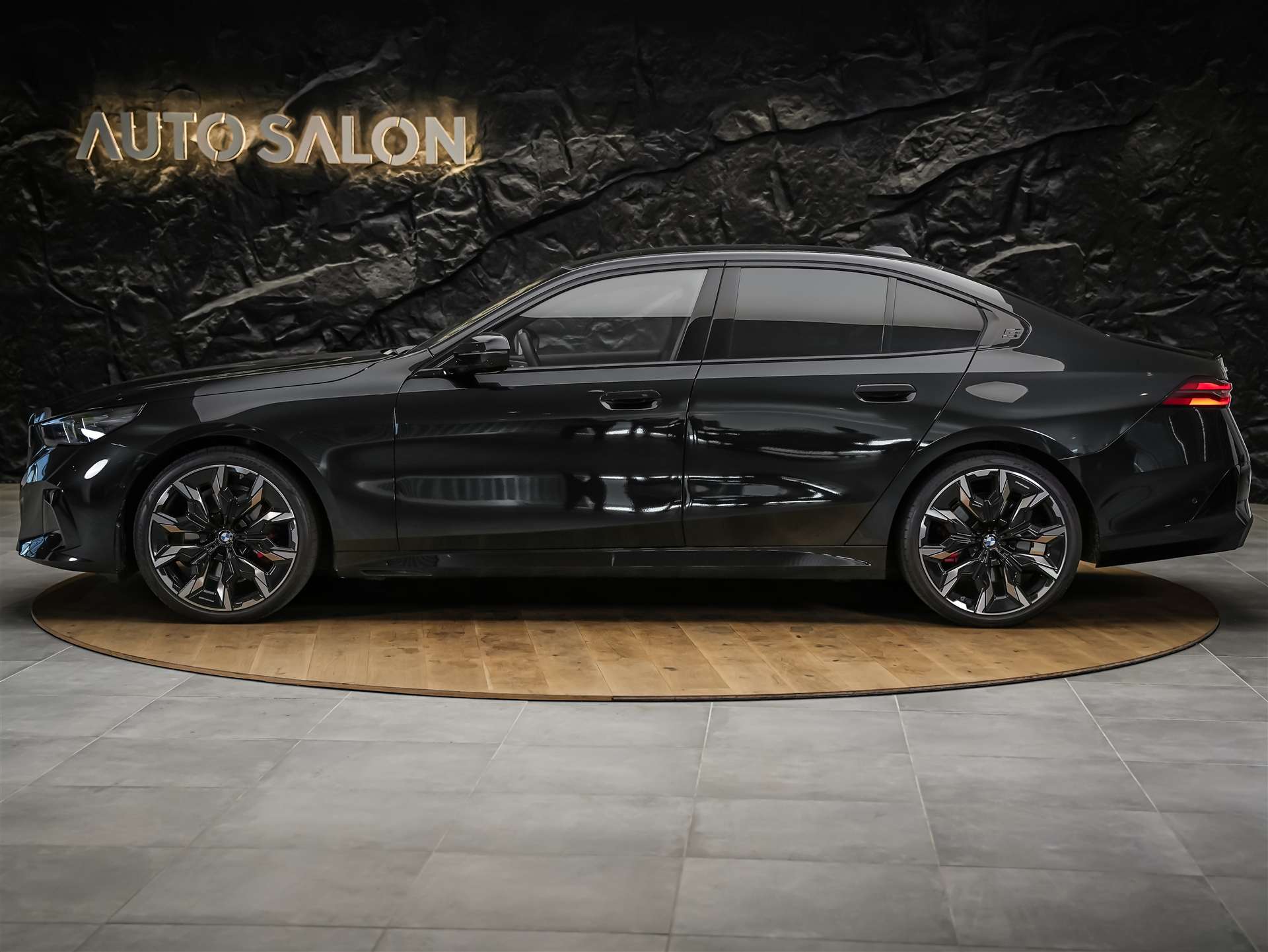 BMW 520d xDrive M Sport Pro Steptronic *Werksgarantie*Iconic Glow*Panorama*Head Up*-showroom-element-2