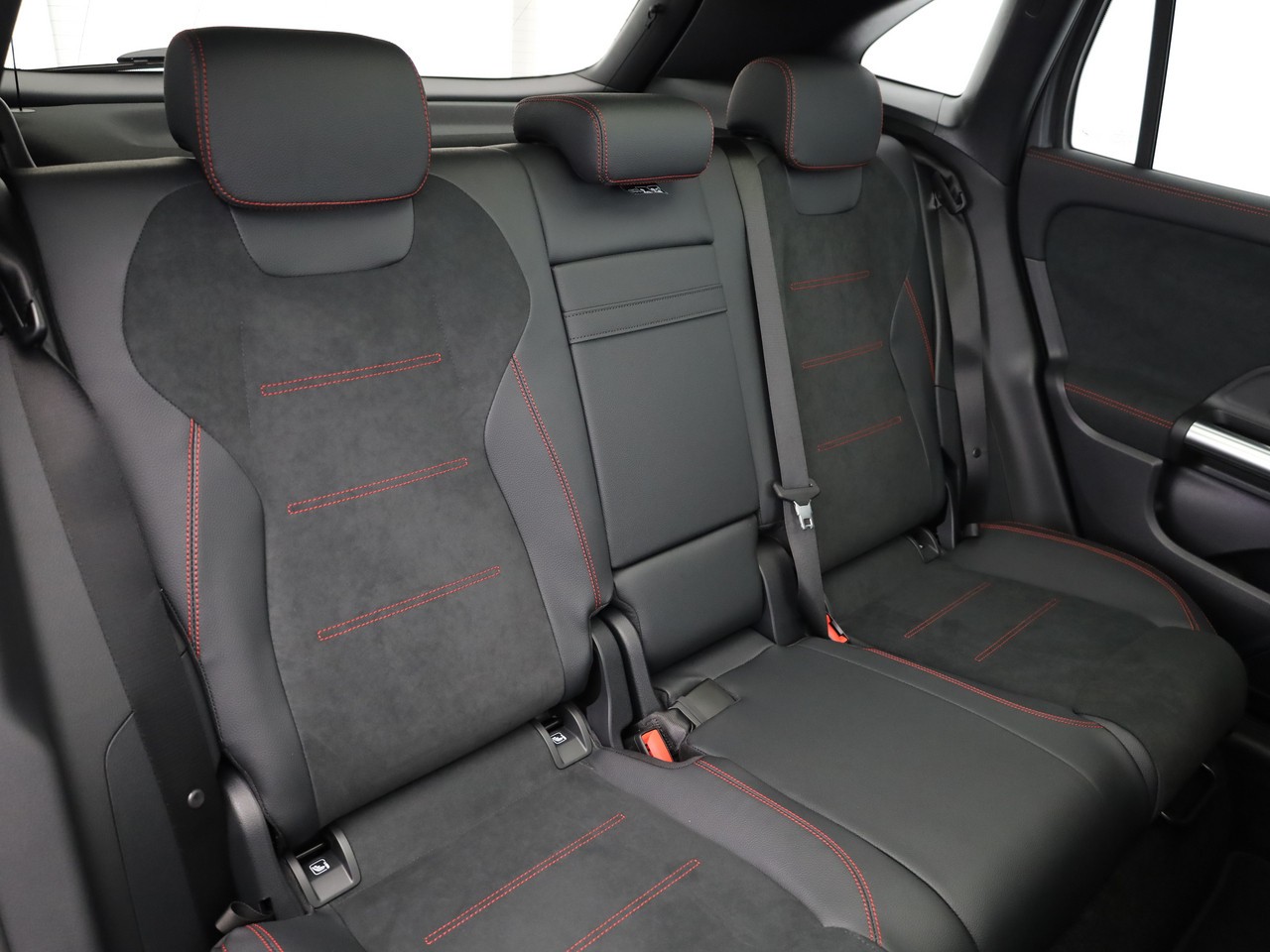 MERCEDES-BENZ GLA AMG 35 4Matic 8G-DCT-image-10