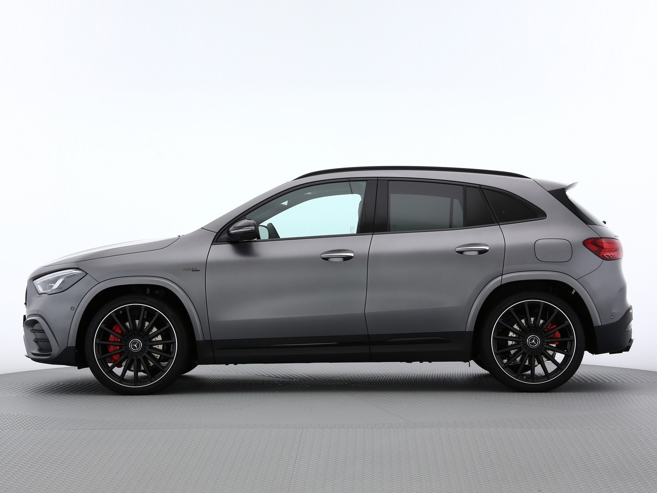 MERCEDES-BENZ GLA AMG 35 4Matic 8G-DCT-showroom-element-2
