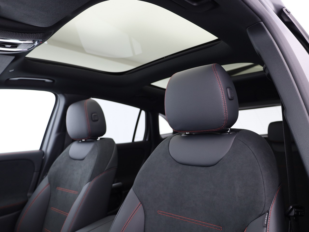 MERCEDES-BENZ GLA AMG 35 4Matic 8G-DCT-image-6