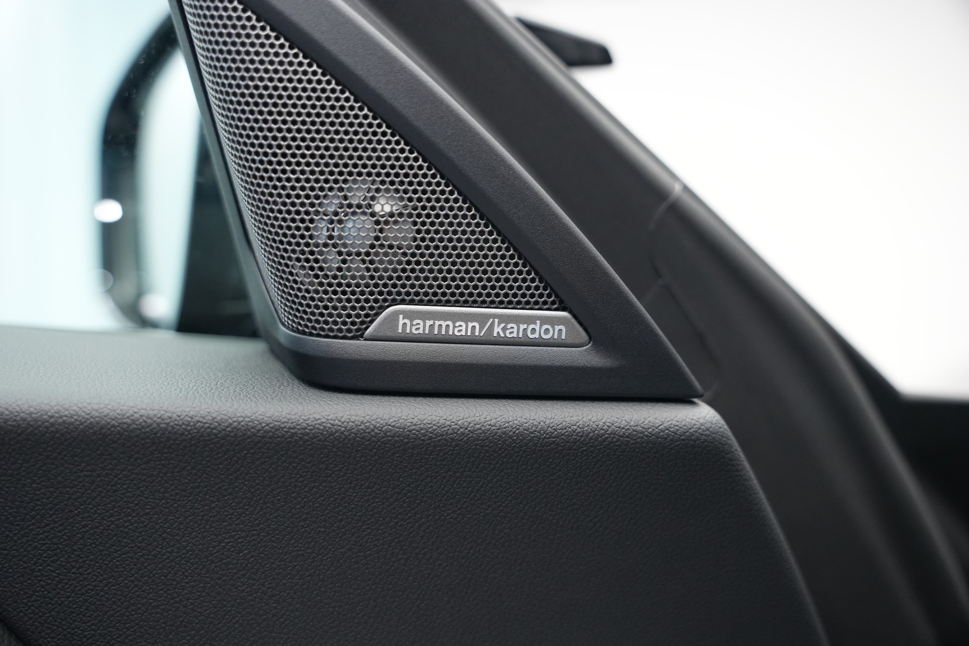 BMW M240i xDrive M Sport Pro Steptronic *CH-Fahrzeug* *Facelift*-image-17