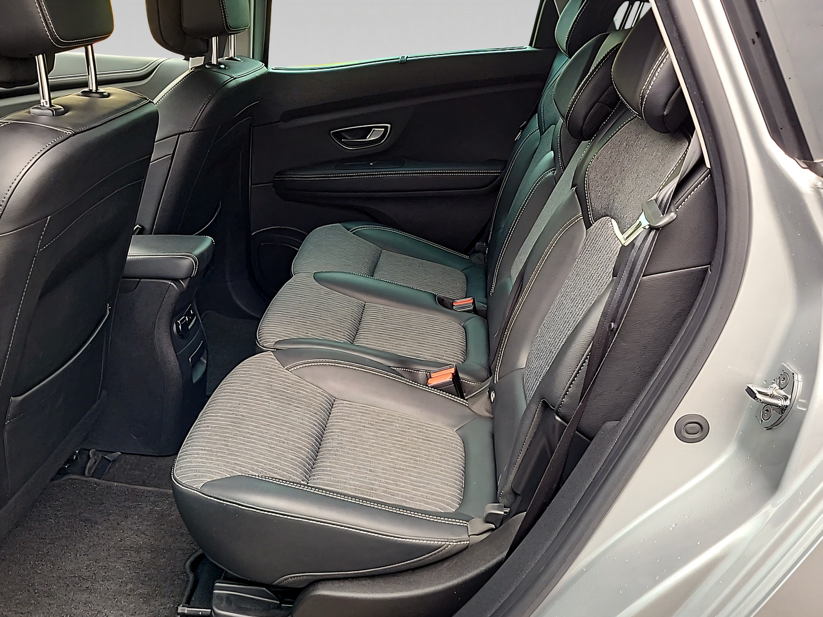 RENAULT Scenic INTENS TCe 140 EDC-image-5
