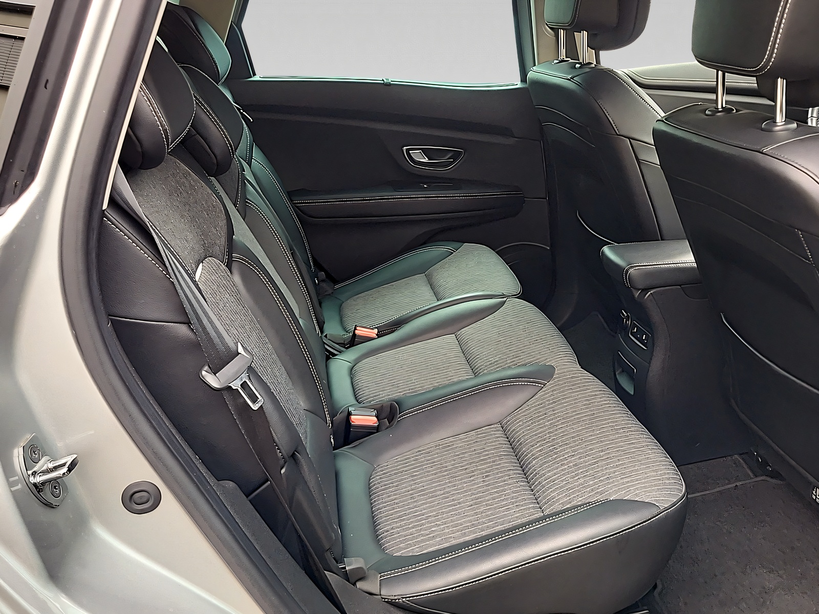 RENAULT Scenic INTENS TCe 140 EDC-image-7