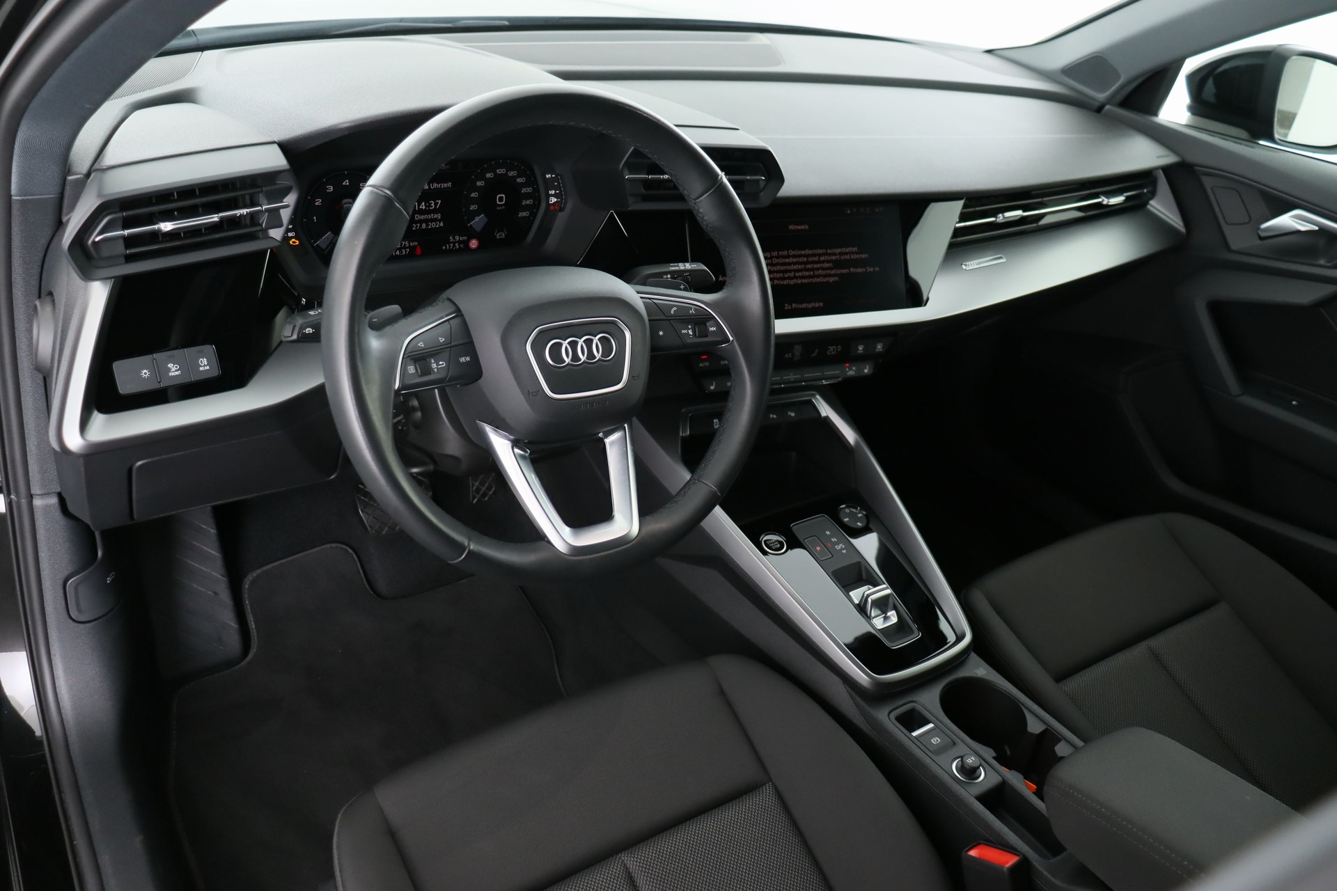 AUDI A3 Sportback 35 TFSI Attraction S-tronic-image-11