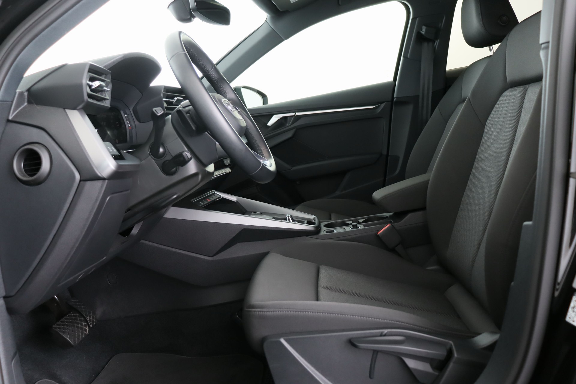 AUDI A3 Sportback 35 TFSI Attraction S-tronic-image-10