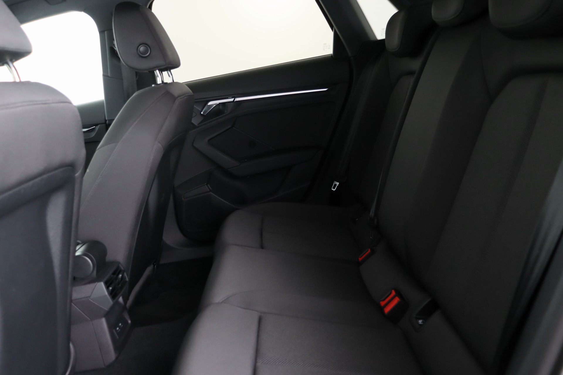 AUDI A3 Sportback 35 TFSI Attraction S-tronic-image-14