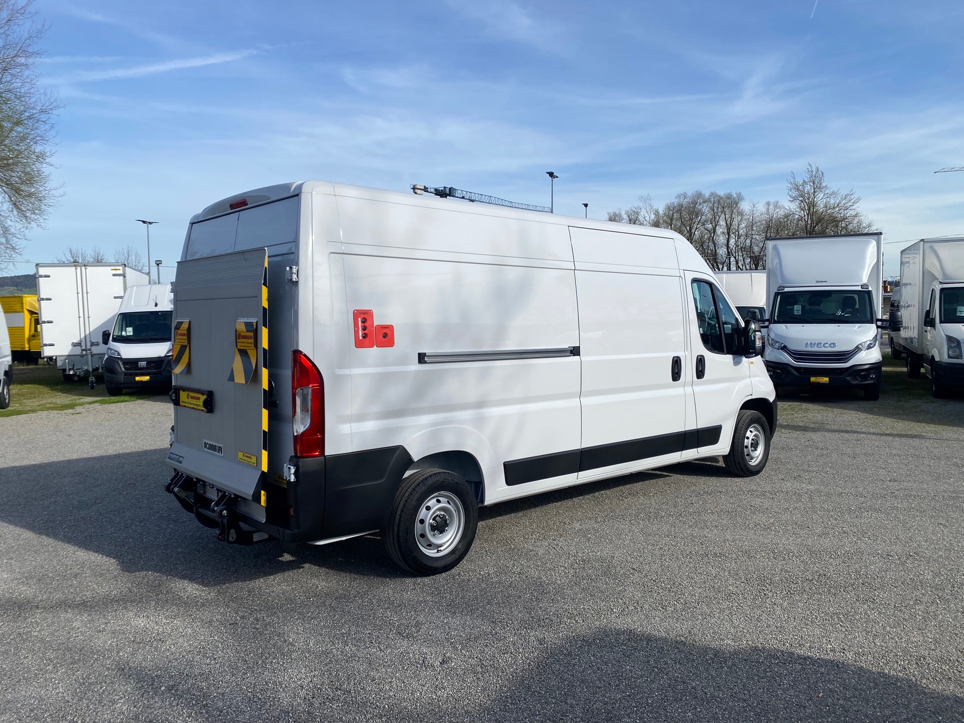FIAT Ducato 35 L3H2 Kastenwagen mit Mammut Hebebühne-image-9