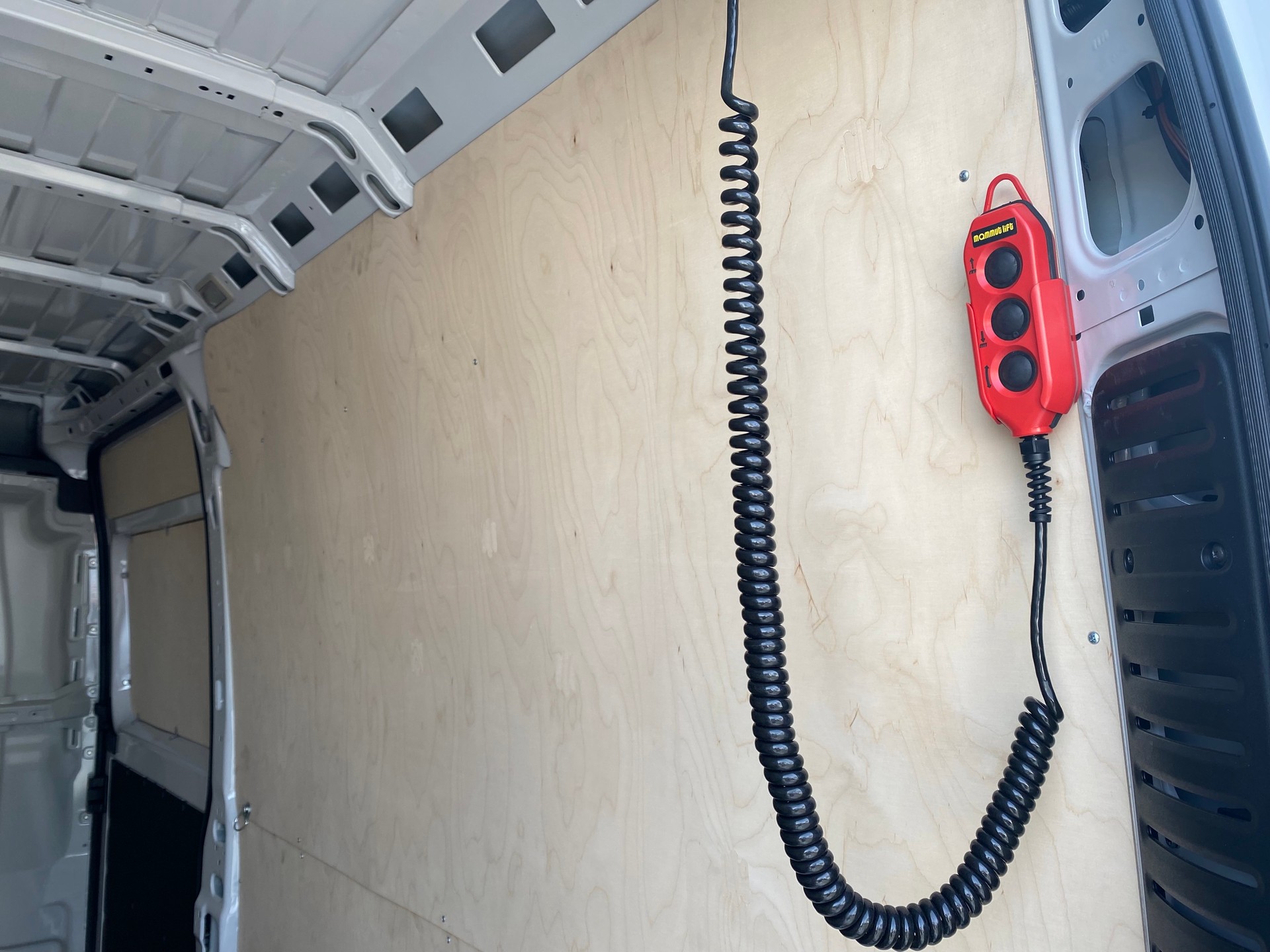 FIAT Ducato 35 L3H2 Kastenwagen mit Mammut Hebebühne-image-13