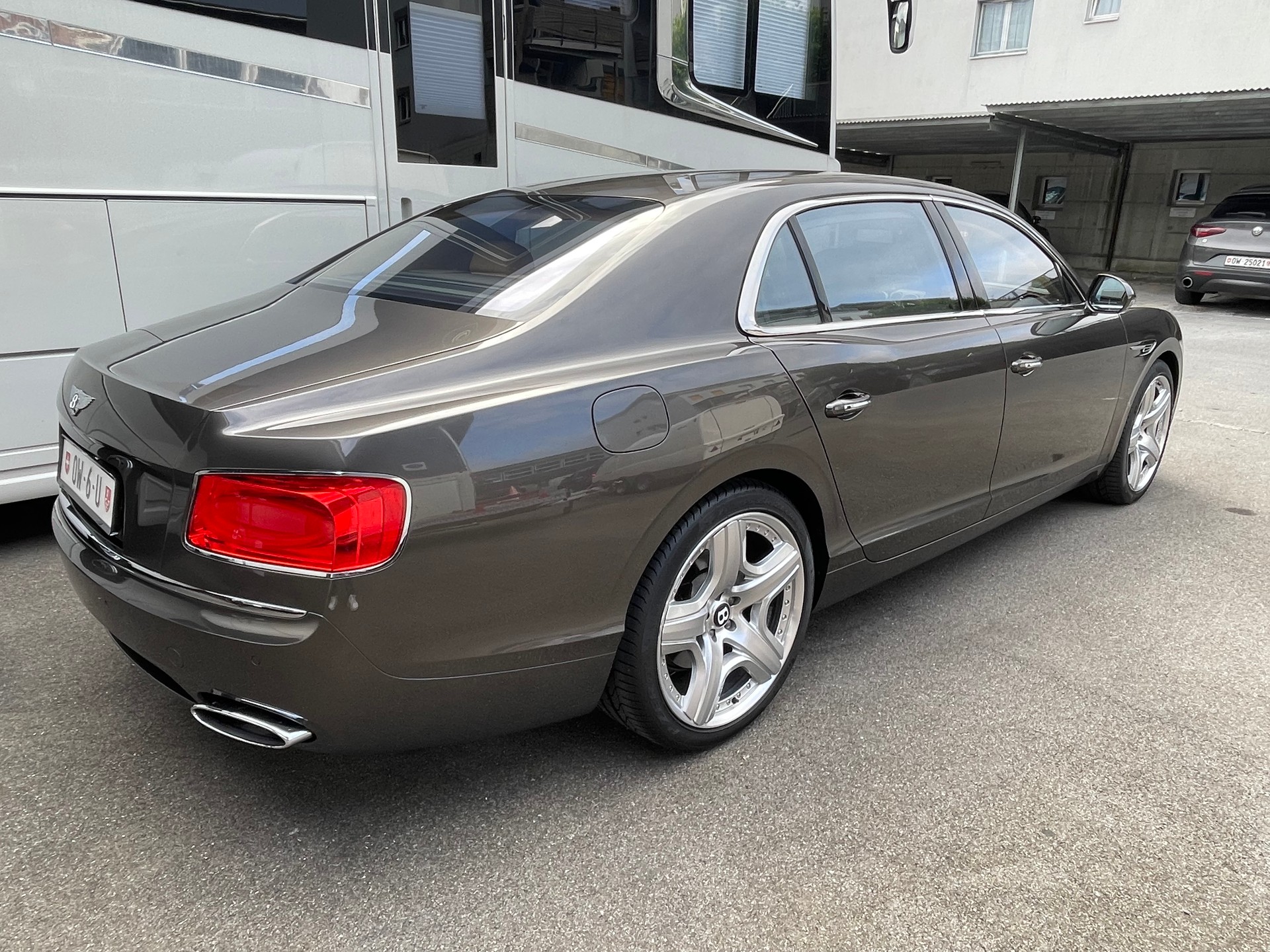 BENTLEY Flying Spur 6.0-image-4
