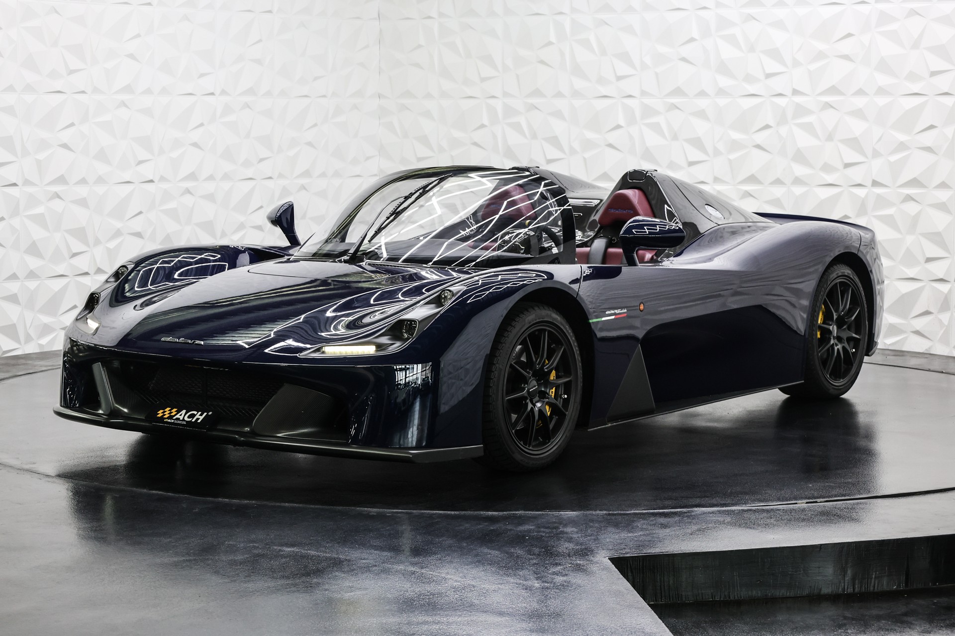 DALLARA STRADALE-showroom-element-2
