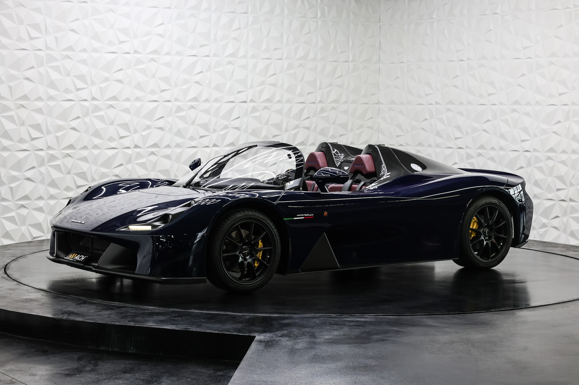 DALLARA STRADALE-showroom-element-3