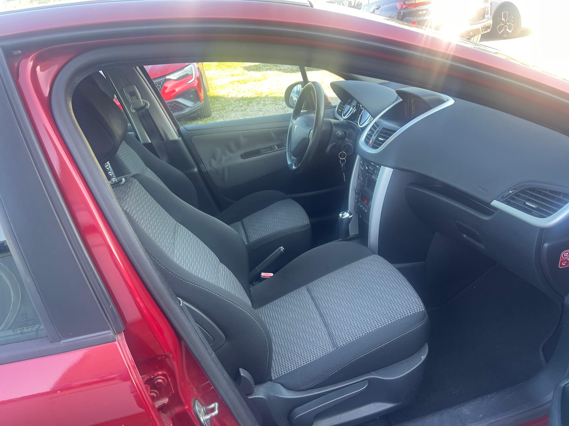 PEUGEOT 207 1.6 16V Sport Automatic-image-8