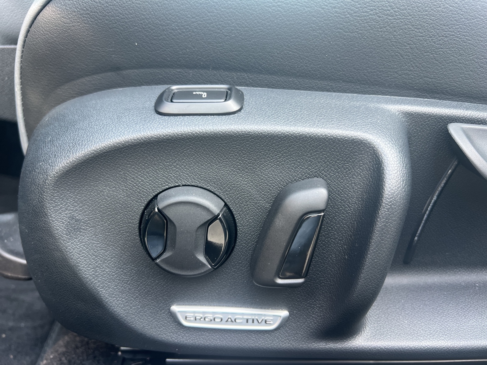 VW Passat Variant 1.5 TSI evo2 Plug-In- Hybrid Business DSG-image-14