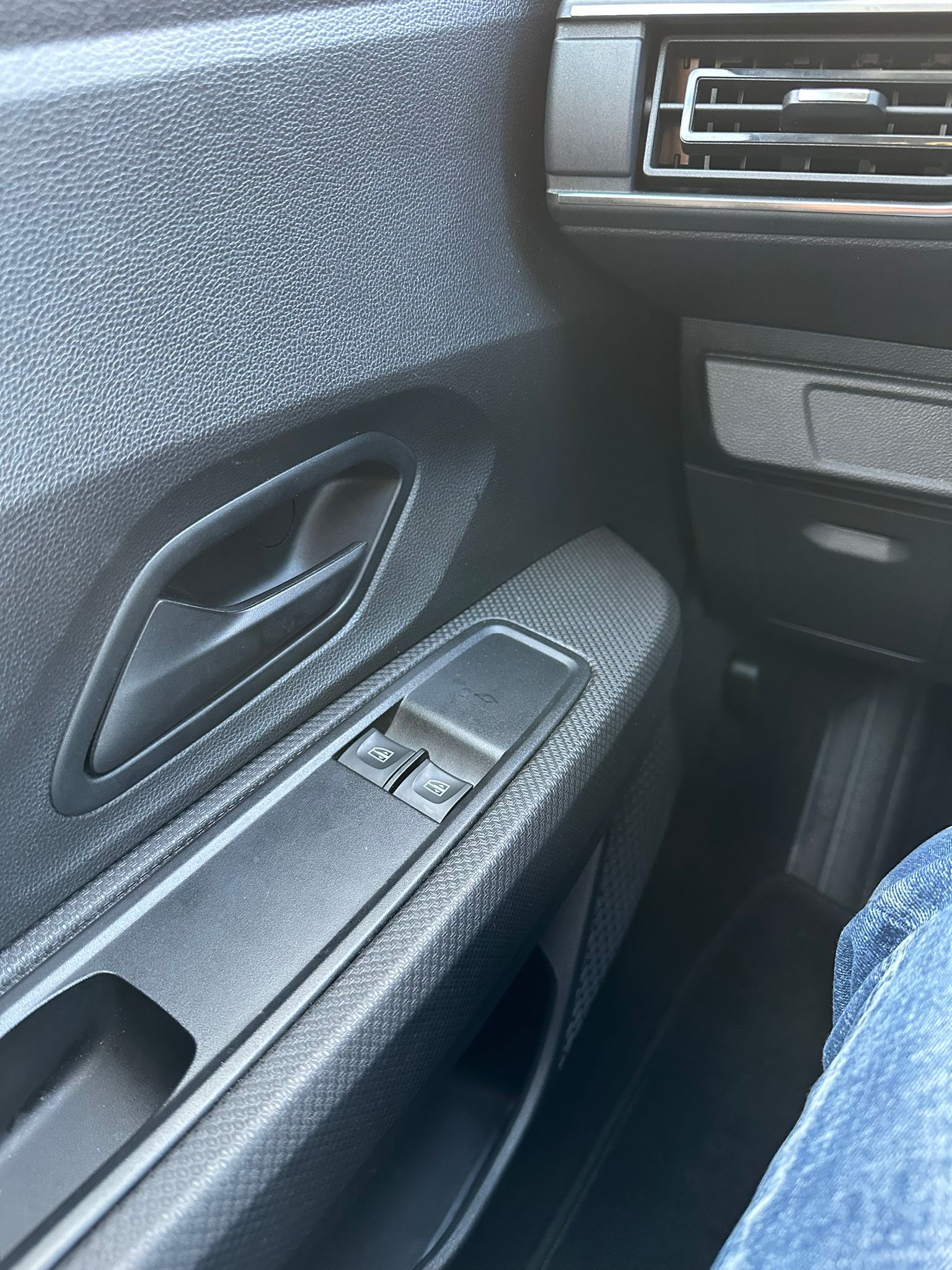 DACIA Sandero TCe 90 Essential-image-18