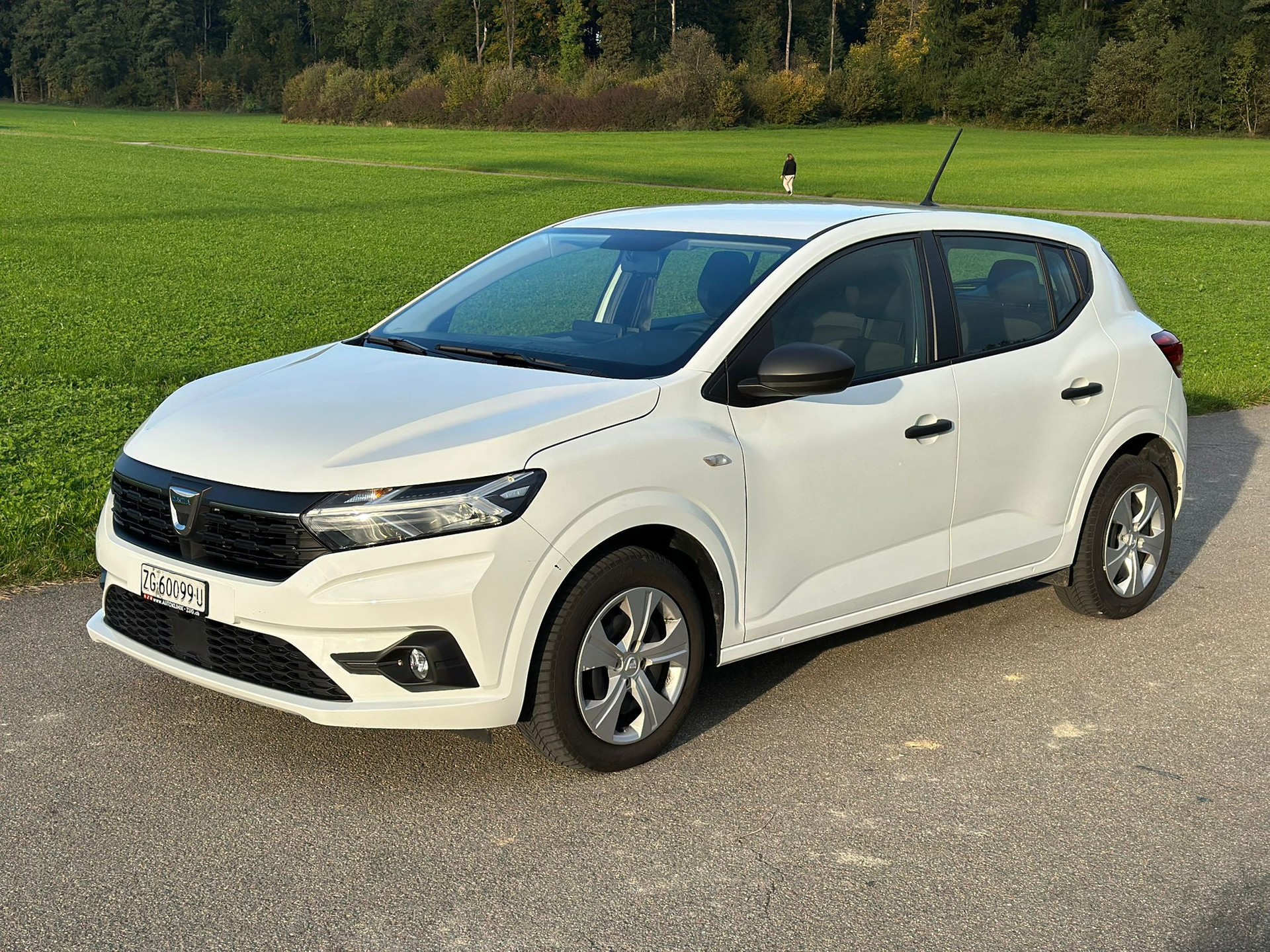 DACIA Sandero TCe 90 Essential-showroom-element-1