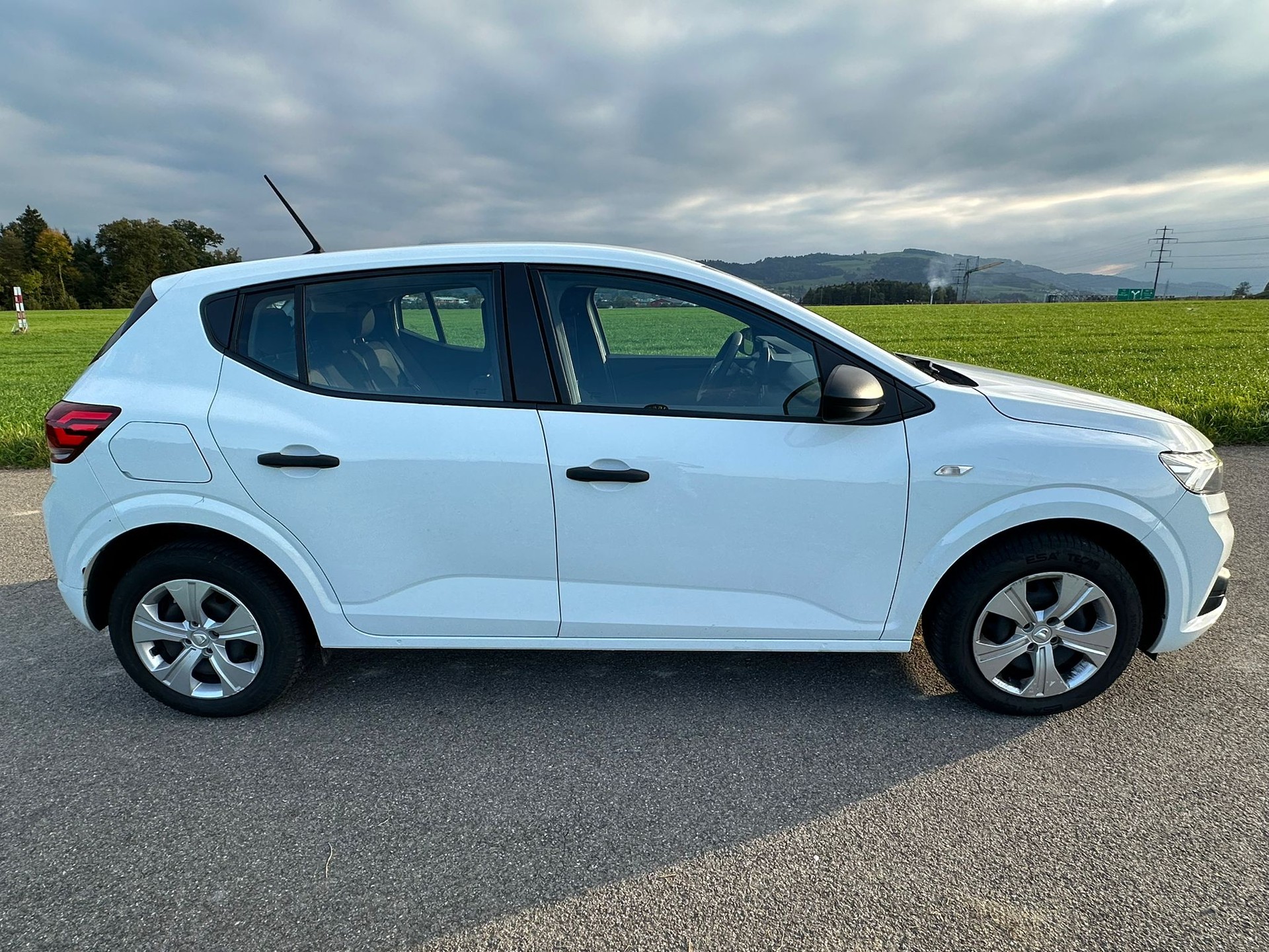 DACIA Sandero TCe 90 Essential-image-4
